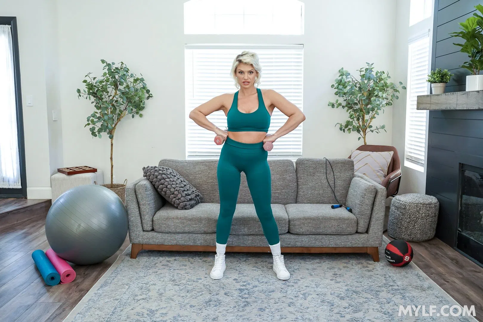 charli-phoenix-milf-body-126936 Of Page 1-1.webp