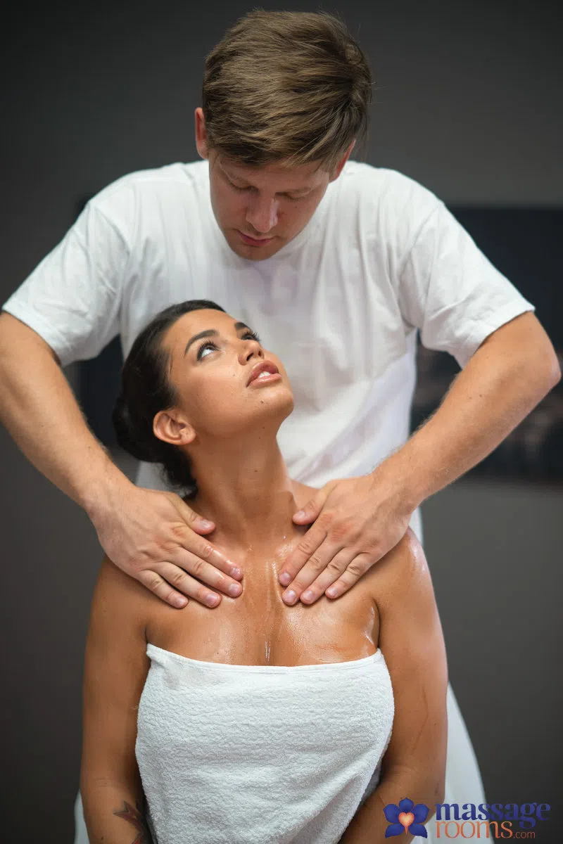 chloe-lamour-massage-rooms-64200 Of Page 1-2.webp