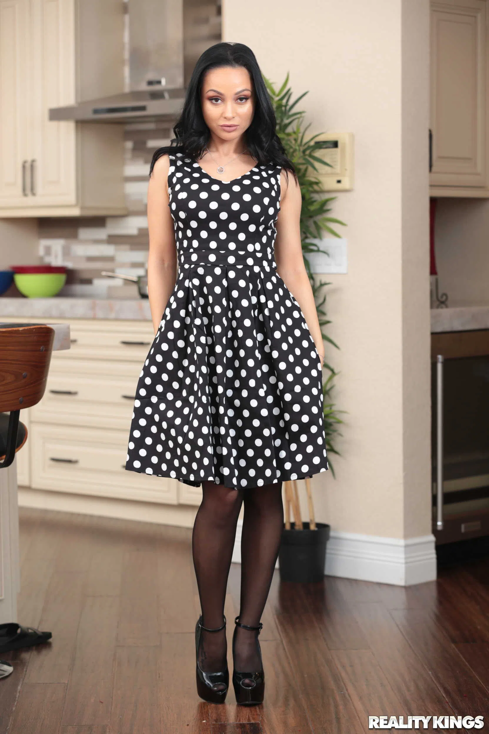 crystal-rush-gabriela-lopez-moms-lick-teens-57579 Of Page 2-8.webp