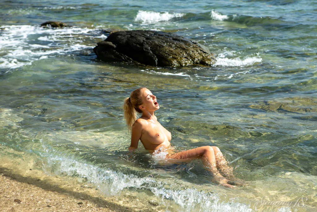 delilah-g-stunning-18-83749 Of Page 2-7.webp