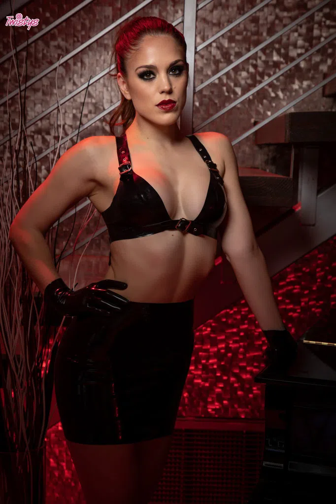 molly-stewart-in-totm-january-2019-54451 Of Page 1-2.webp