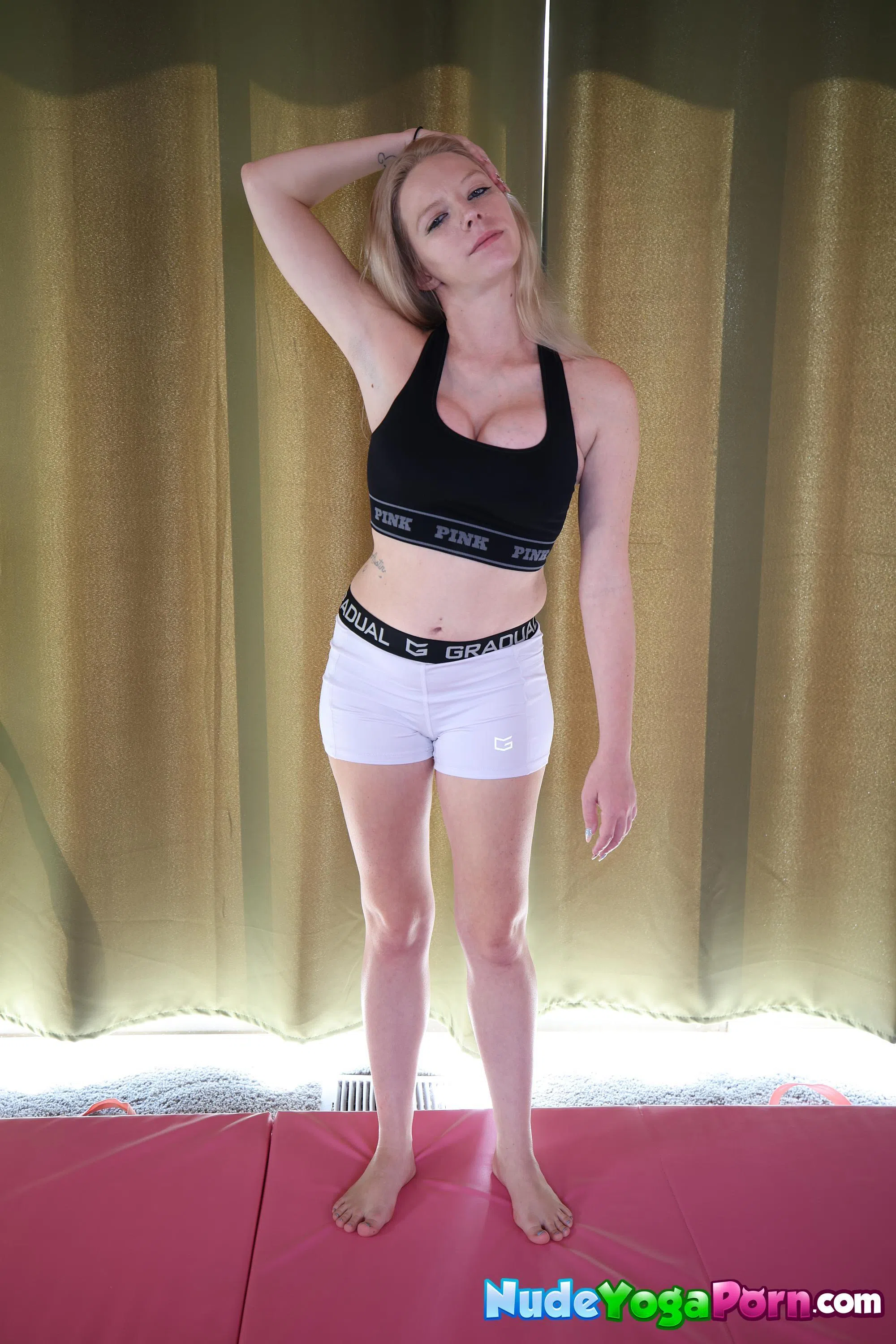 pixie-kinzi-nude-yoga-porn-203204 Of Page 1-1.webp