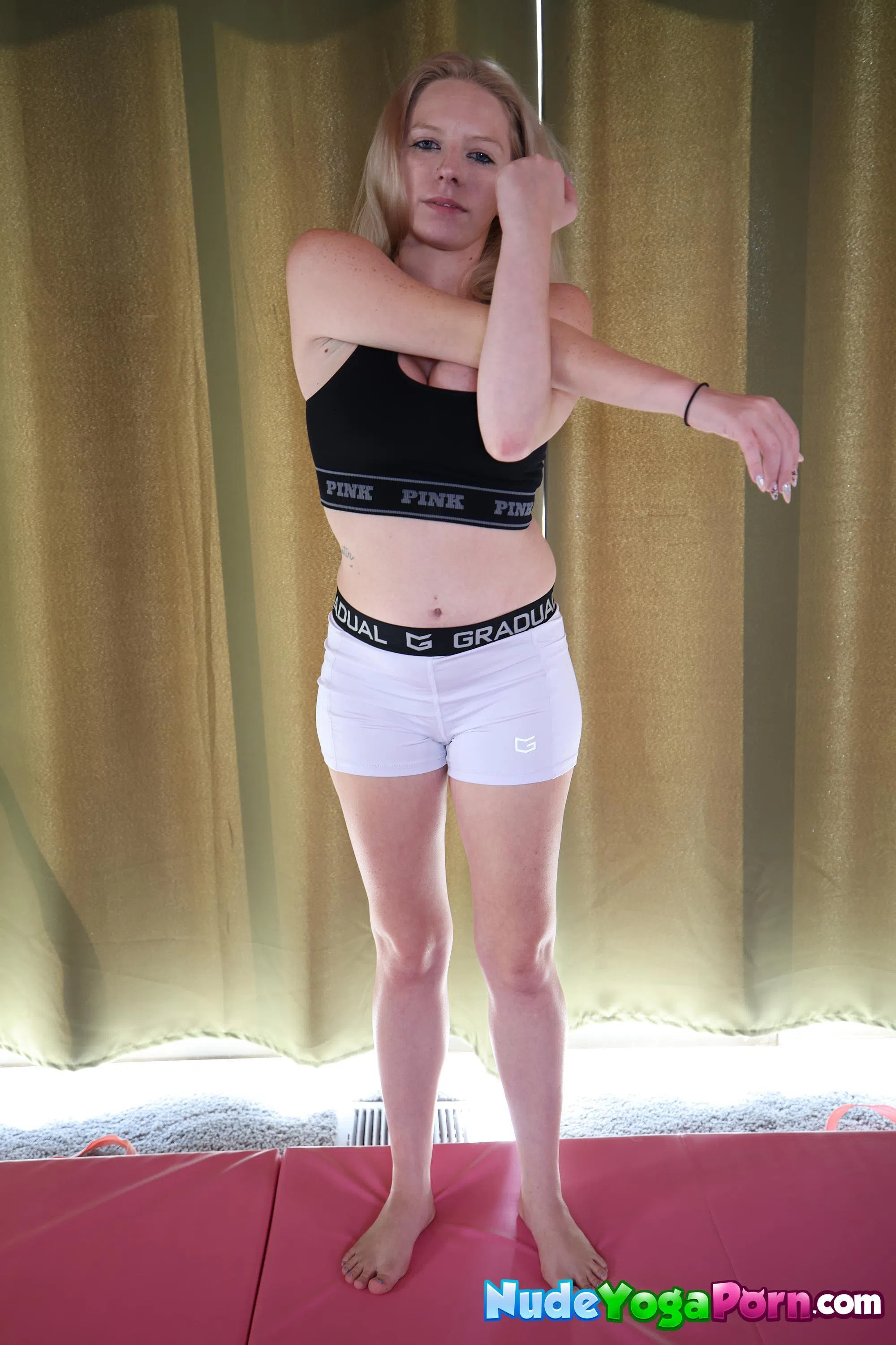 pixie-kinzi-nude-yoga-porn-203204 Of Page 1-2.webp