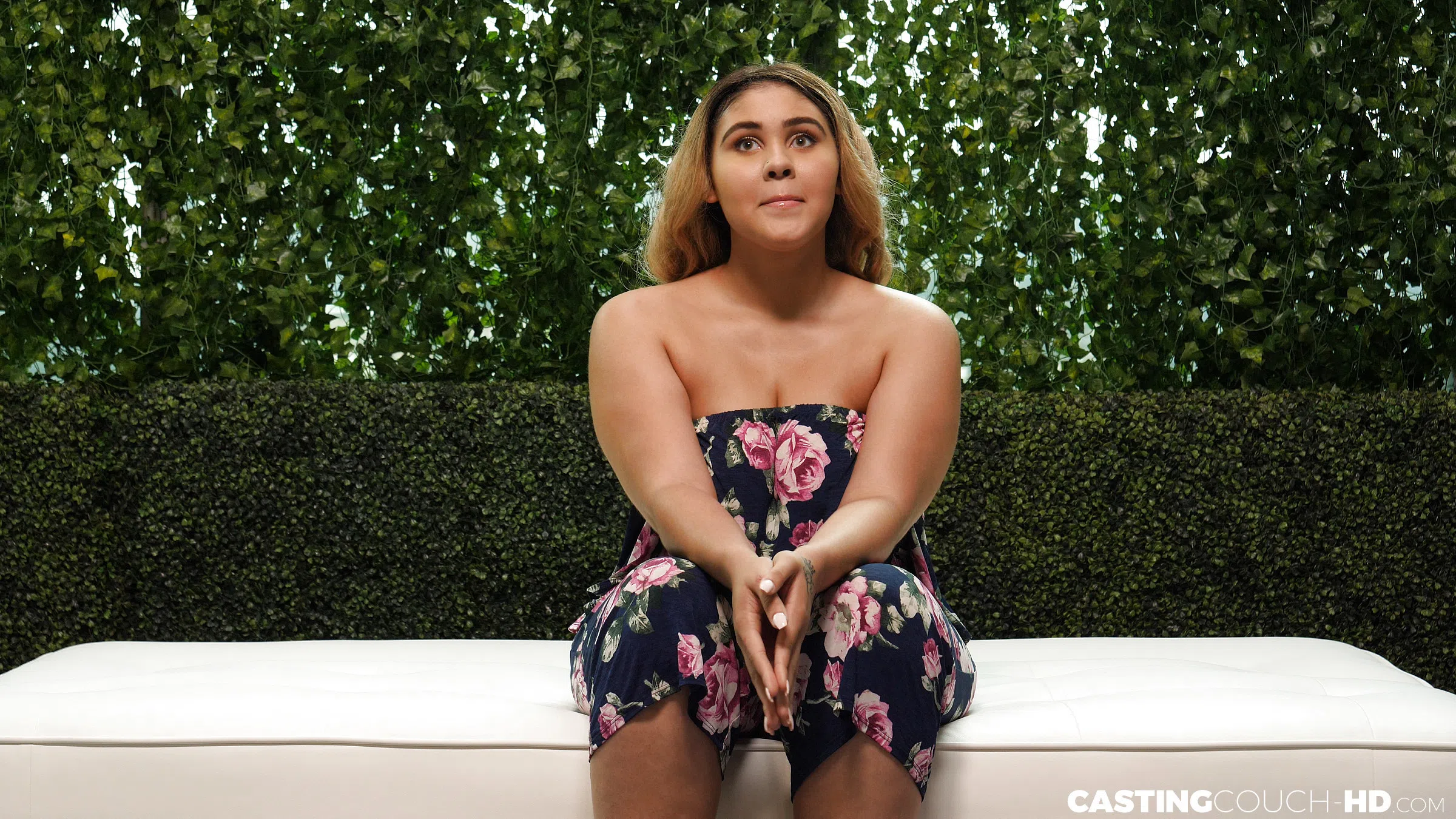 simone-richards-casting-couch-hd-47451 Of Page 1-2.webp