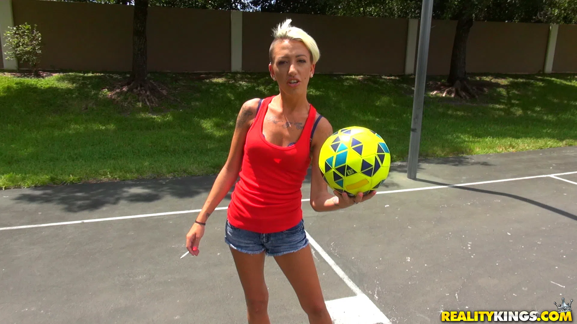 charlie-nash-street-blowjobs-20795 Of Page 1-2.webp