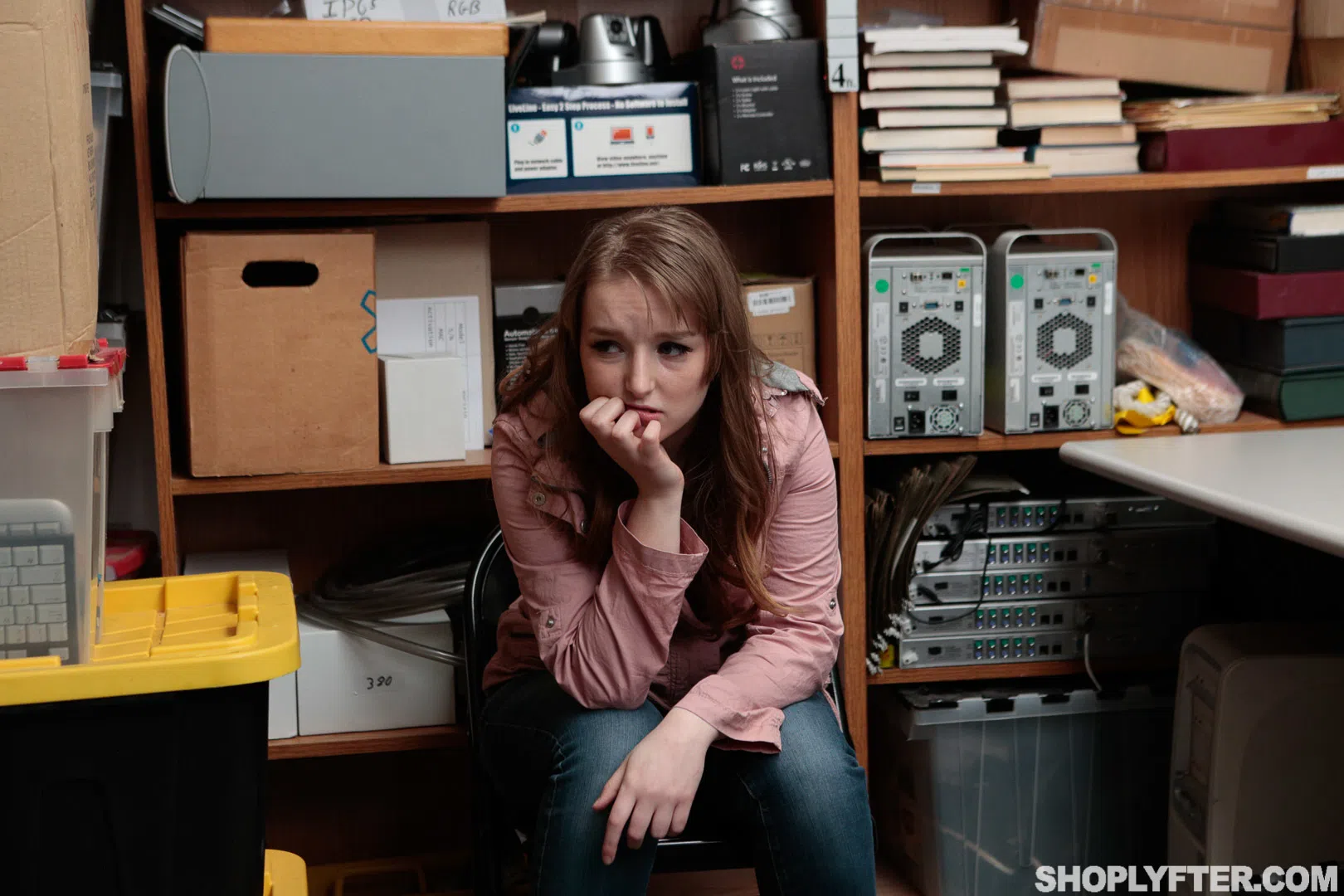 cleo-clementine-shoplyfter-58218 Of Page 1-1.webp