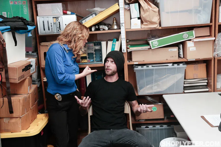 krissy-lynn-shoplyfter-37238 Of Page 1-1.webp