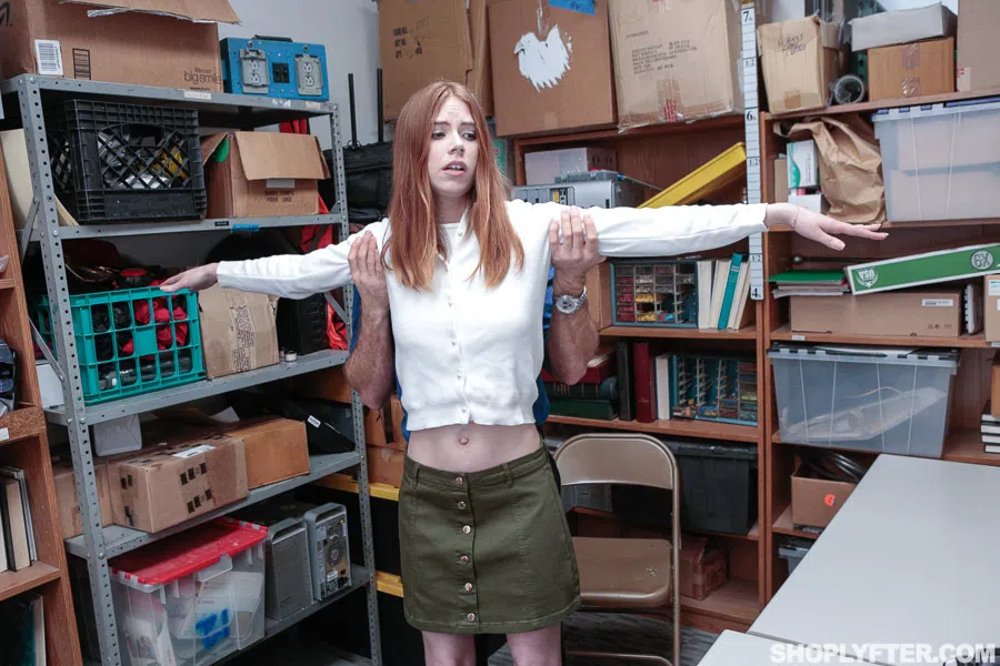 pepper-hart-shoplyfter-39930 Of Page 1-3.webp