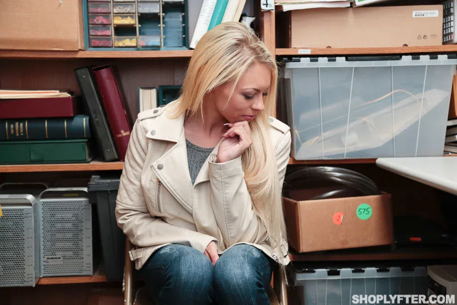 zoe-clark-shoplyfter-28995 Of Page 1-1.webp