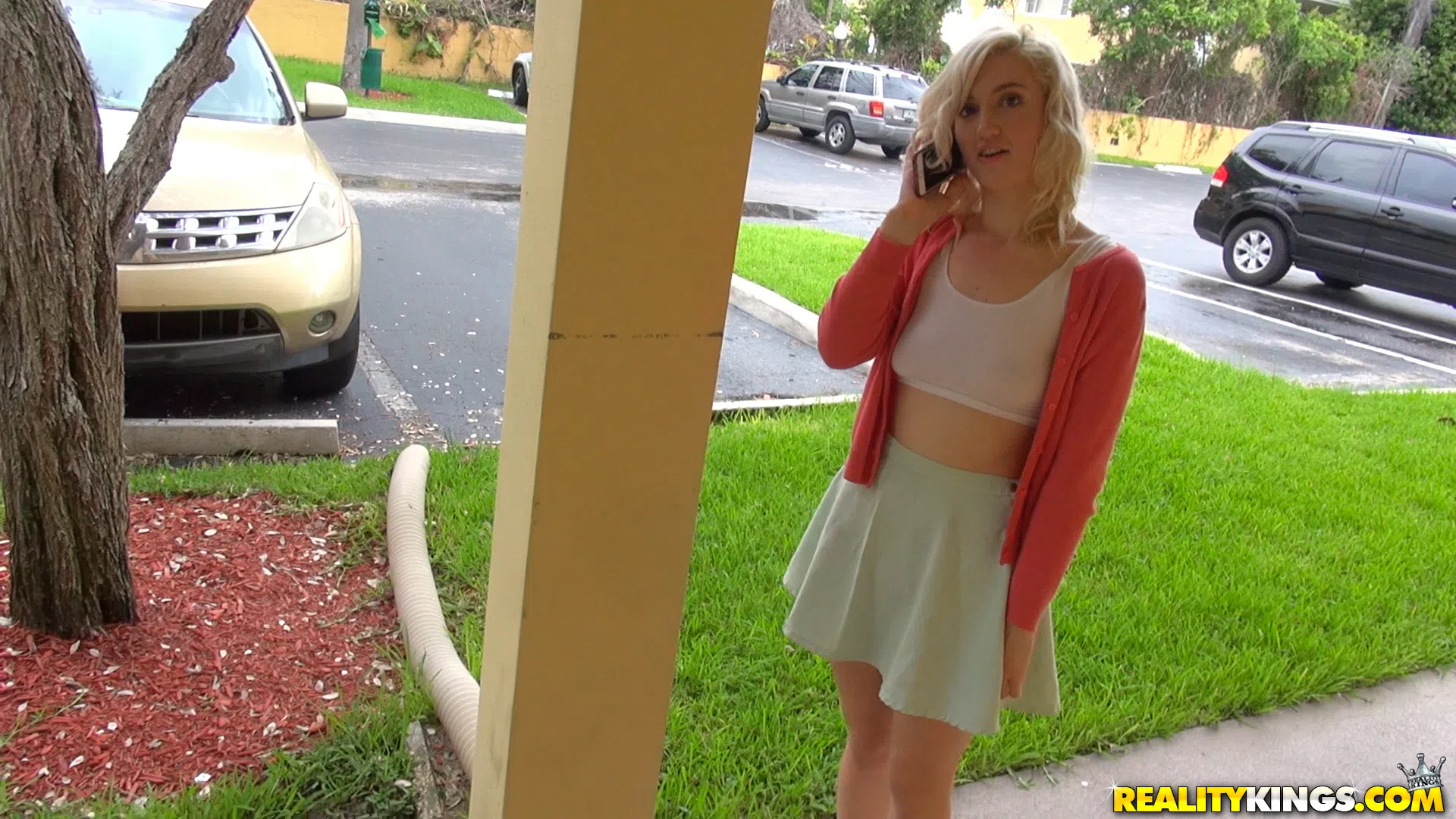 aubrey-adore-street-blowjobs-23139 Of Page 1-1.webp