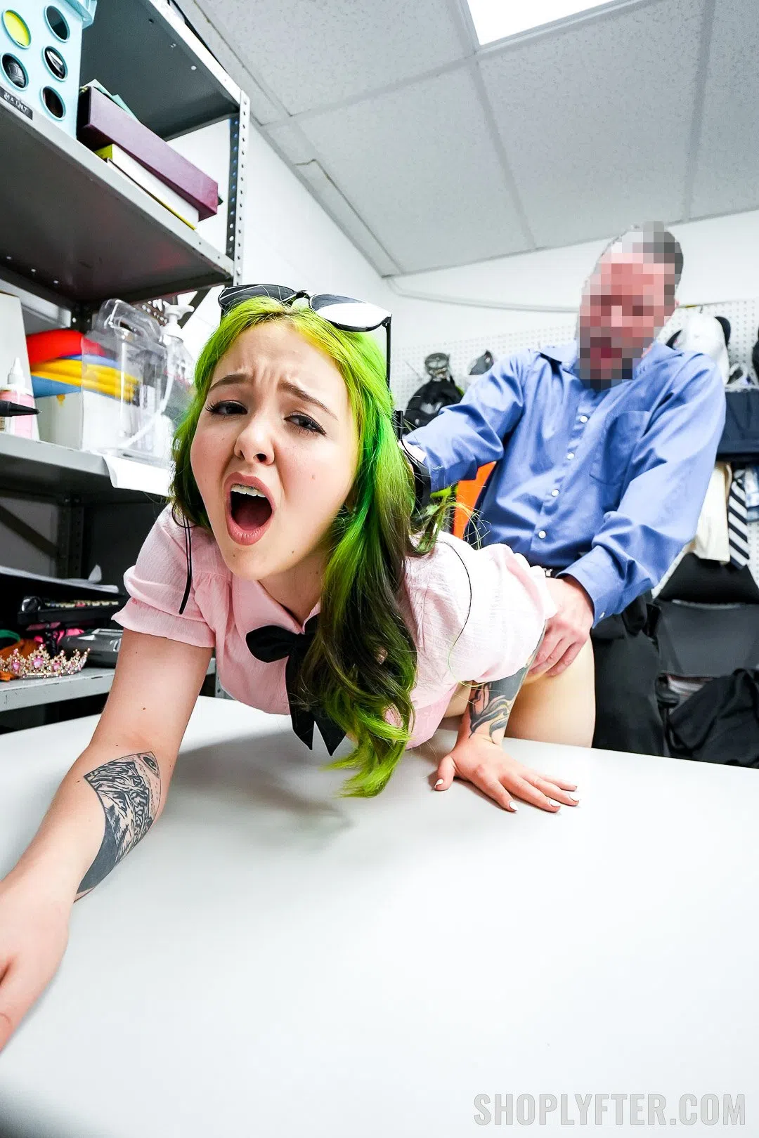 aveena-axel-shoplyfter-173499 Of Page 1-5.webp