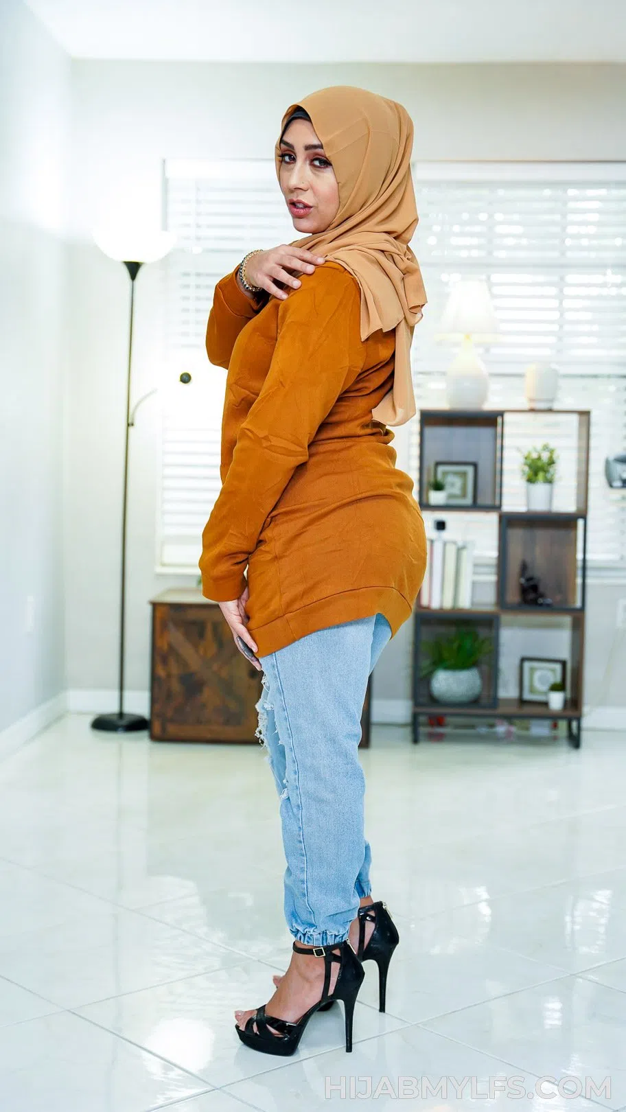 lilly-hall-hijab-mylfs-131603 Of Page 1-1.webp