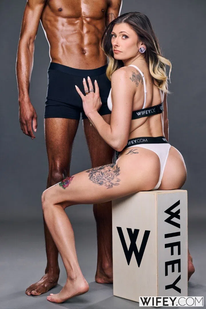 lola-riley-wifey-207411 Of Page 1-7.webp