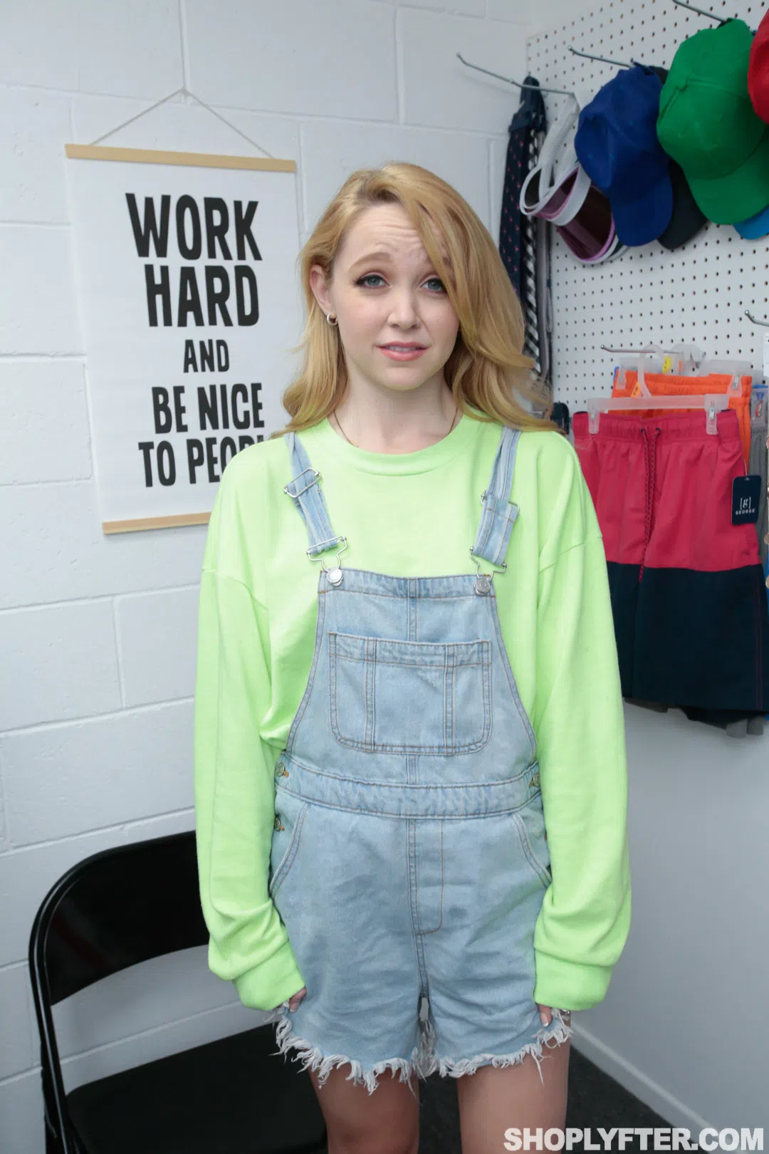 nikole-nash-shoplyfter-84510 Of Page 1-1.webp
