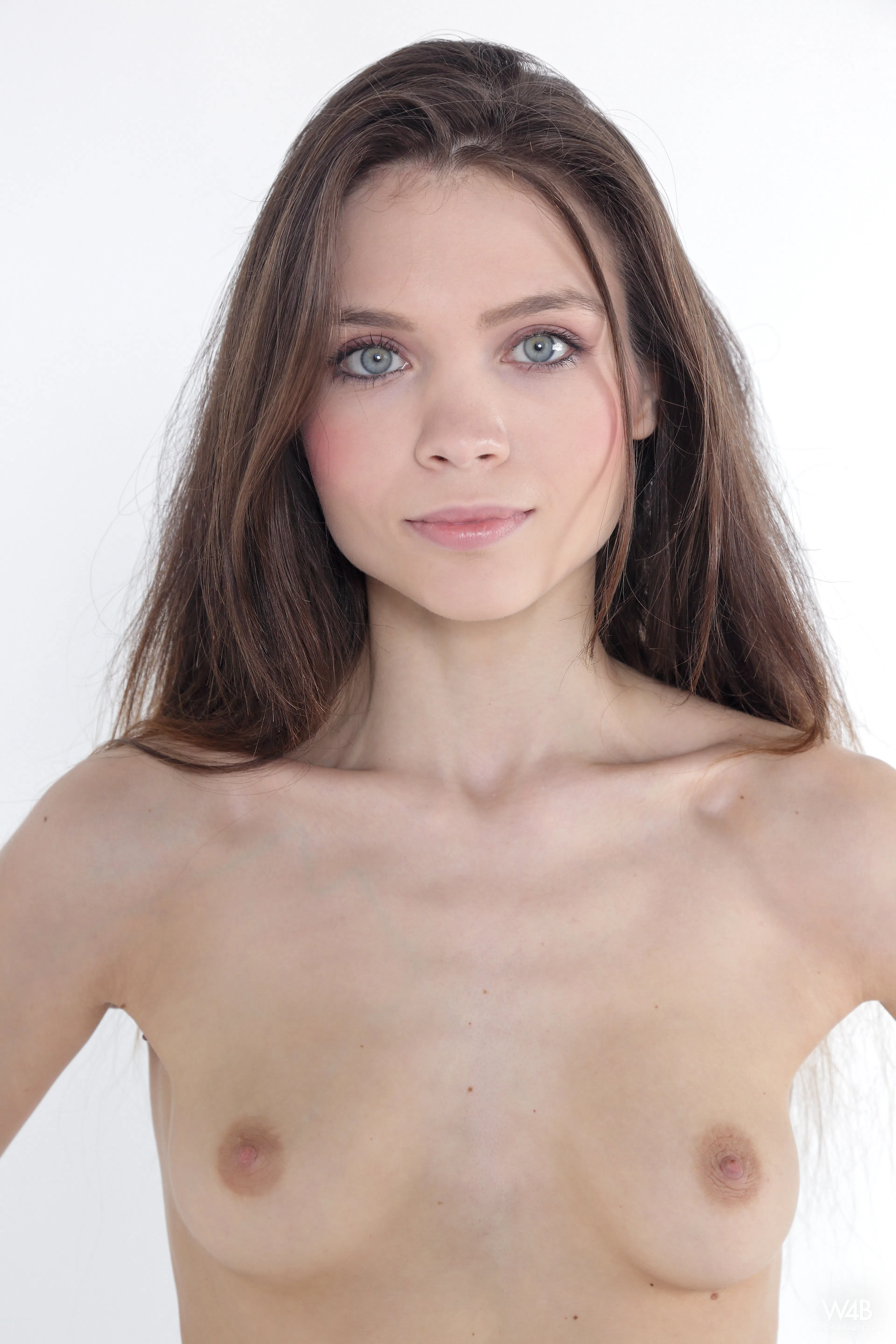 adriana-watch-4-beauty-82601 Of Page 1-3.webp