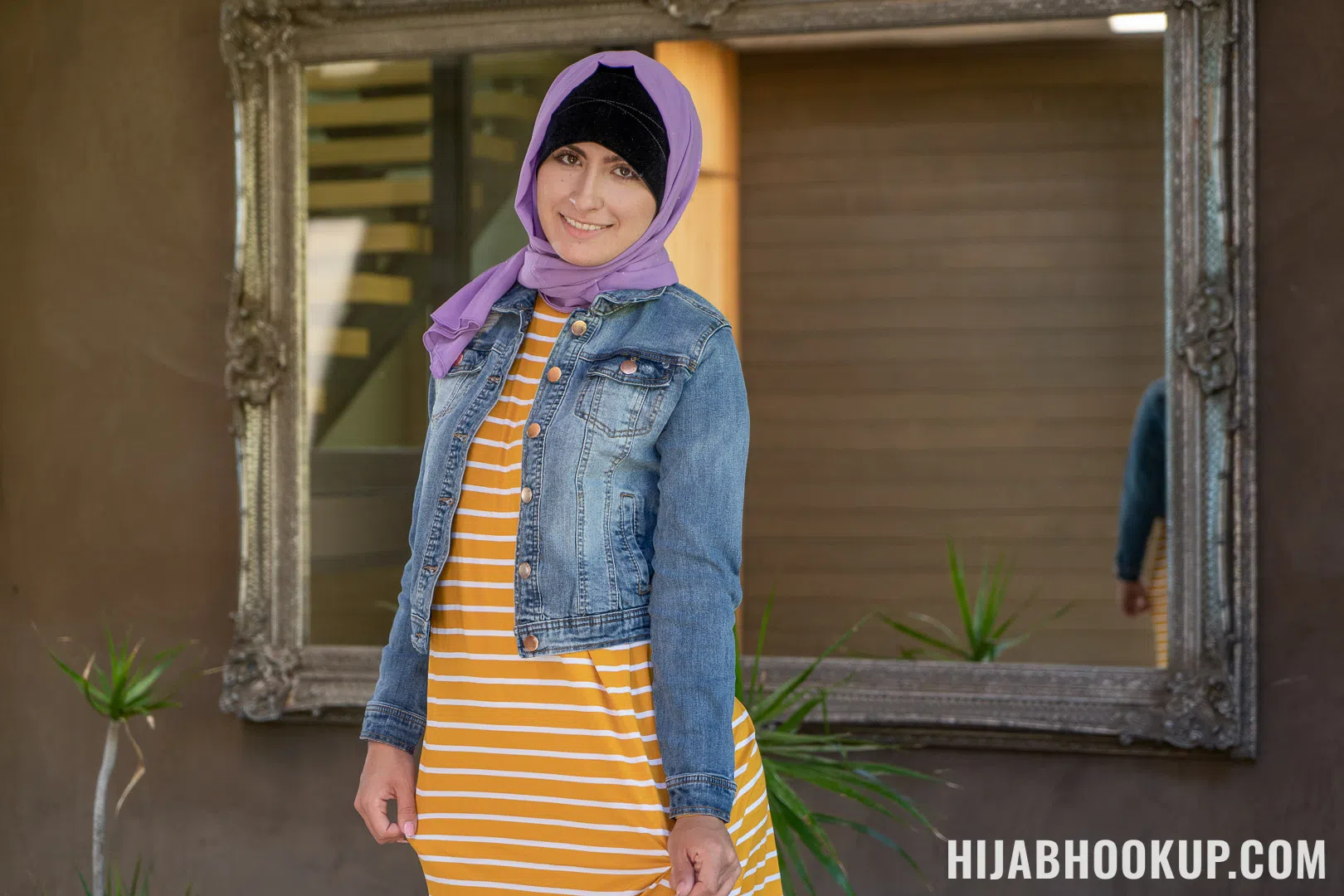 angeline-red-hijab-hookup-103094 Of Page 1-1.webp