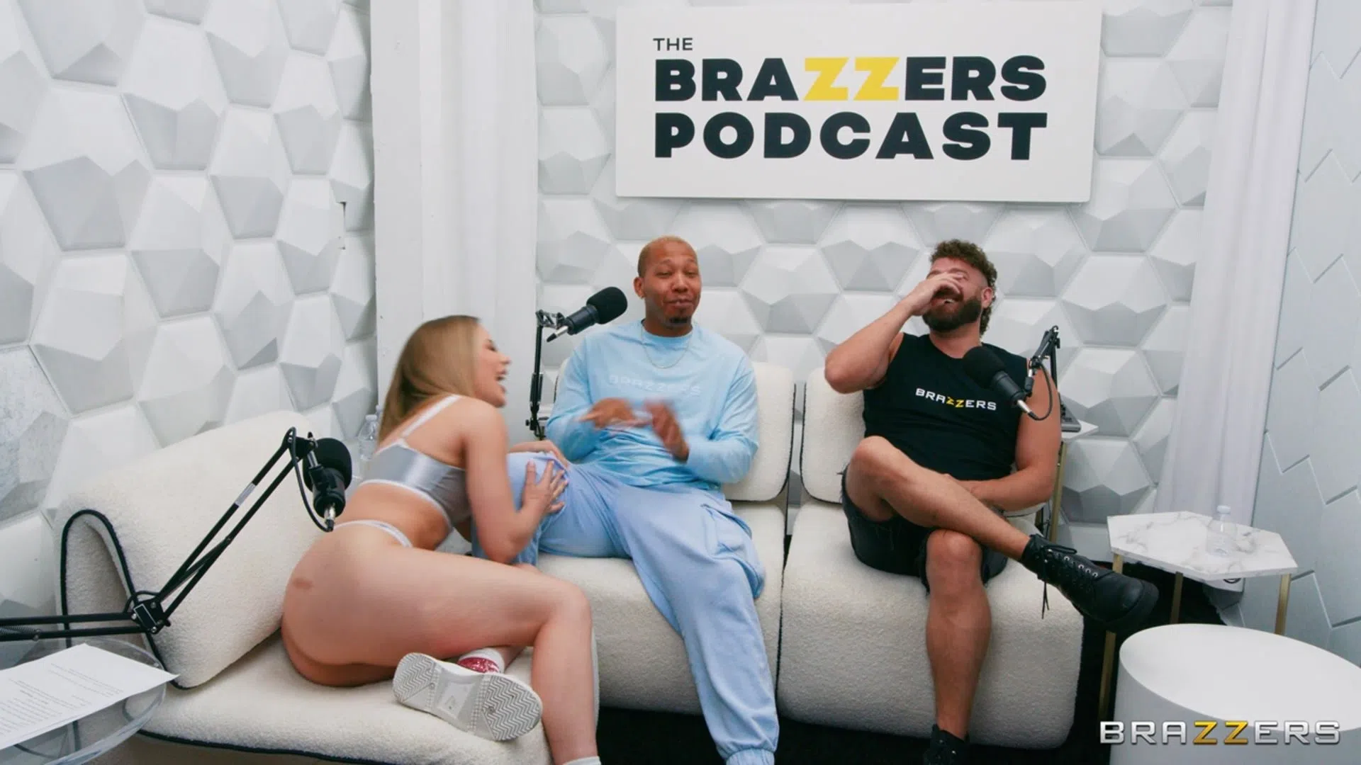 anna-claire-clouds-brazzers-network-210069 Of Page 1-3.webp