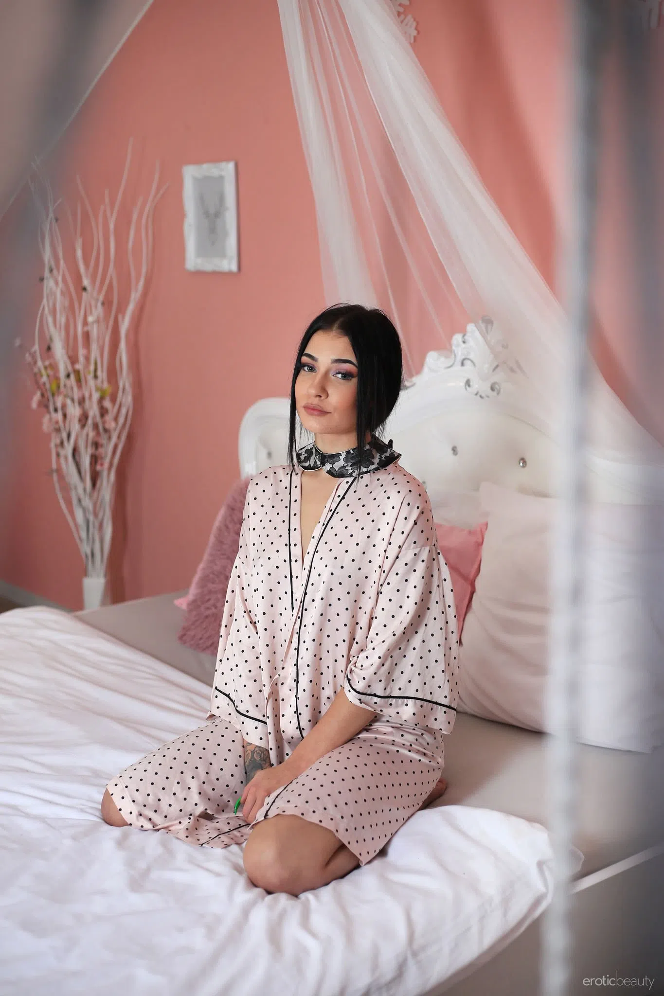chloe-heart-erotic-beauty-148653 Of Page 1-1.webp