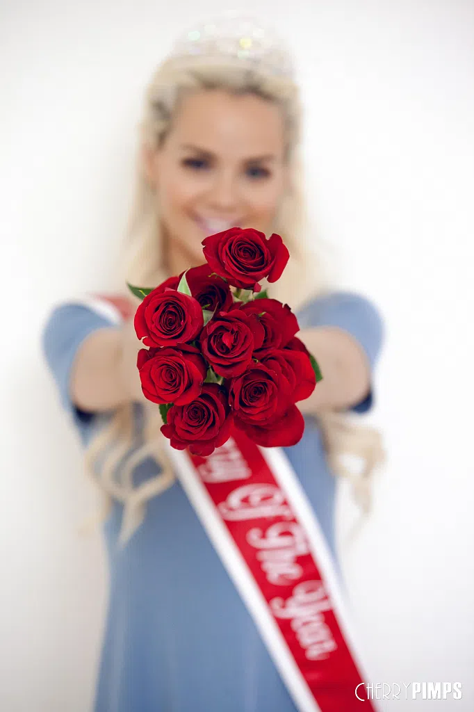 elsa-jean-sensual-like-a-rose-54235 Of Page 1-1.webp