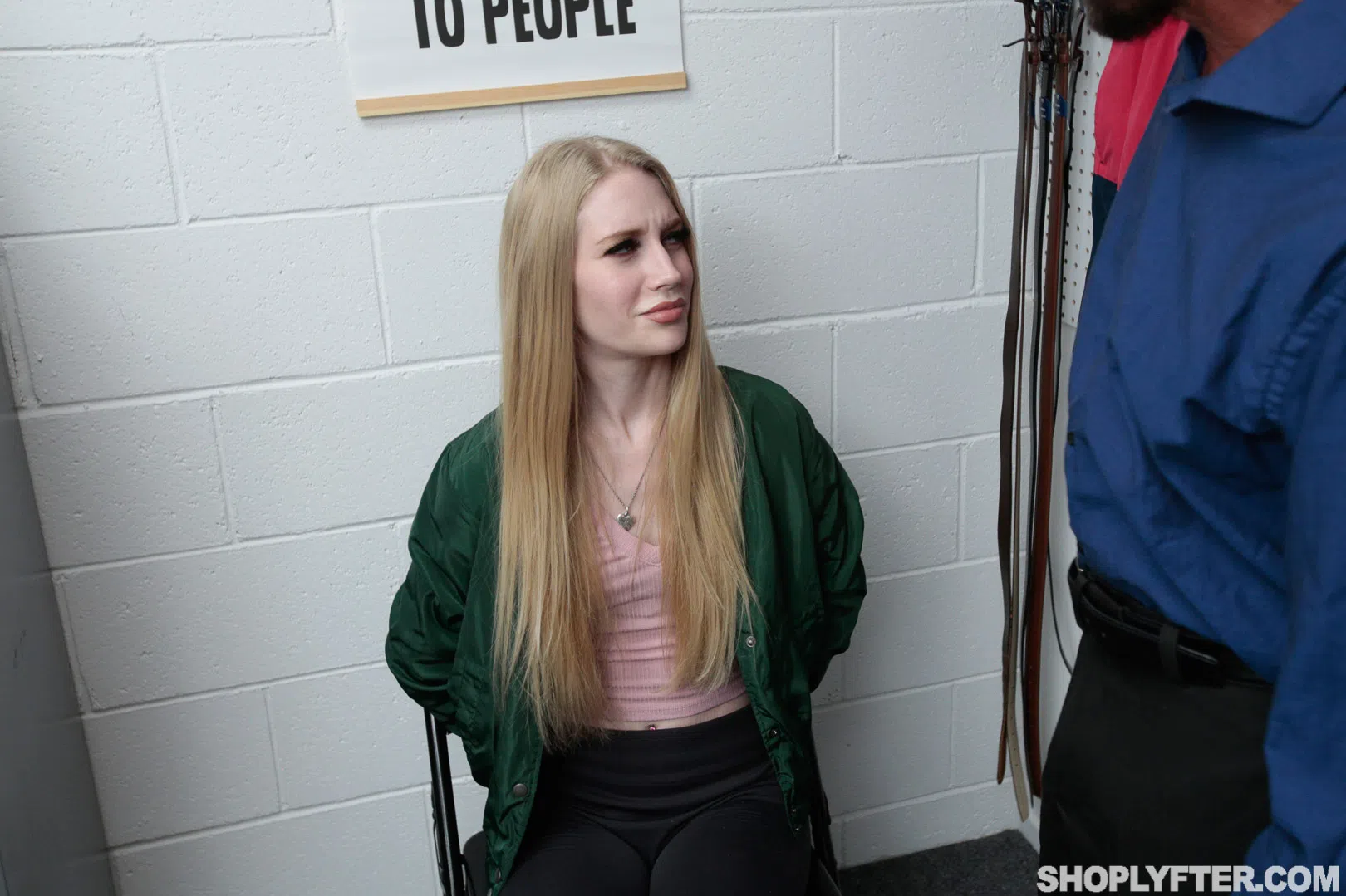 emma-starletto-shoplyfter-82871 Of Page 1-1.webp