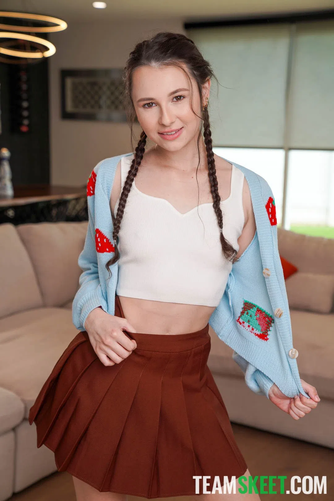liz-jordan-teen-pies-148202 Of Page 1-2.webp