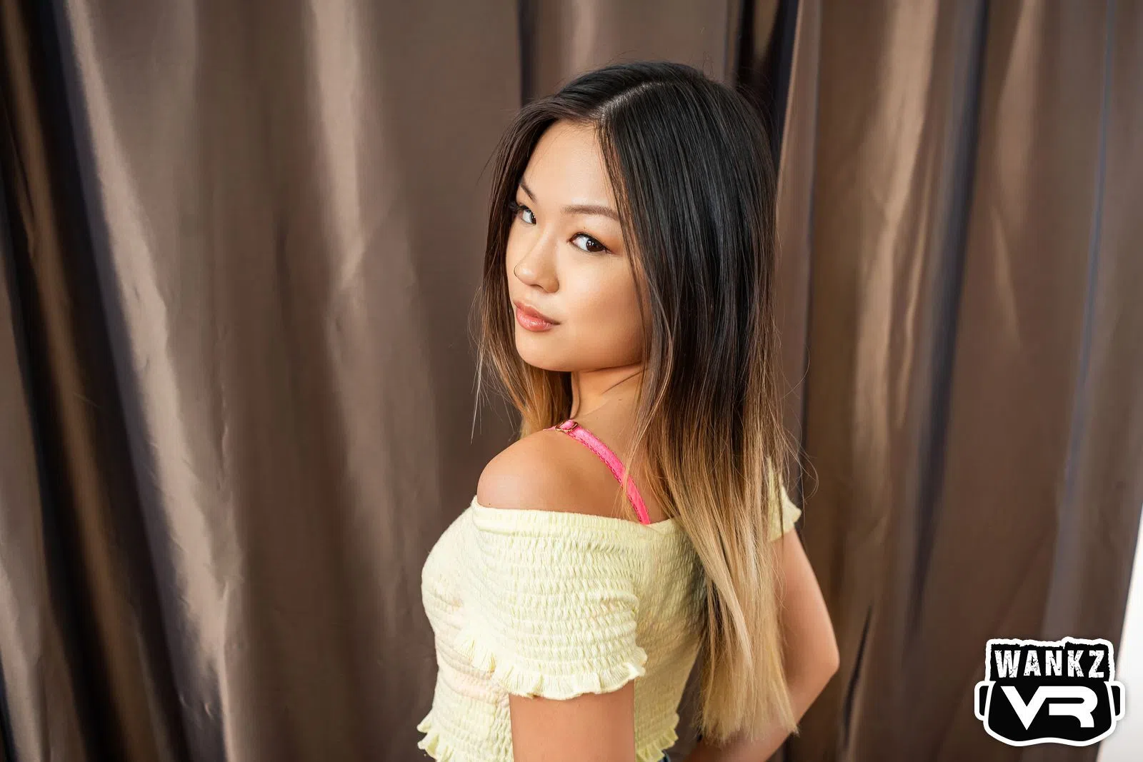 lulu-chu-selena-love-wankz-vr-106242 Of Page 1-3.webp