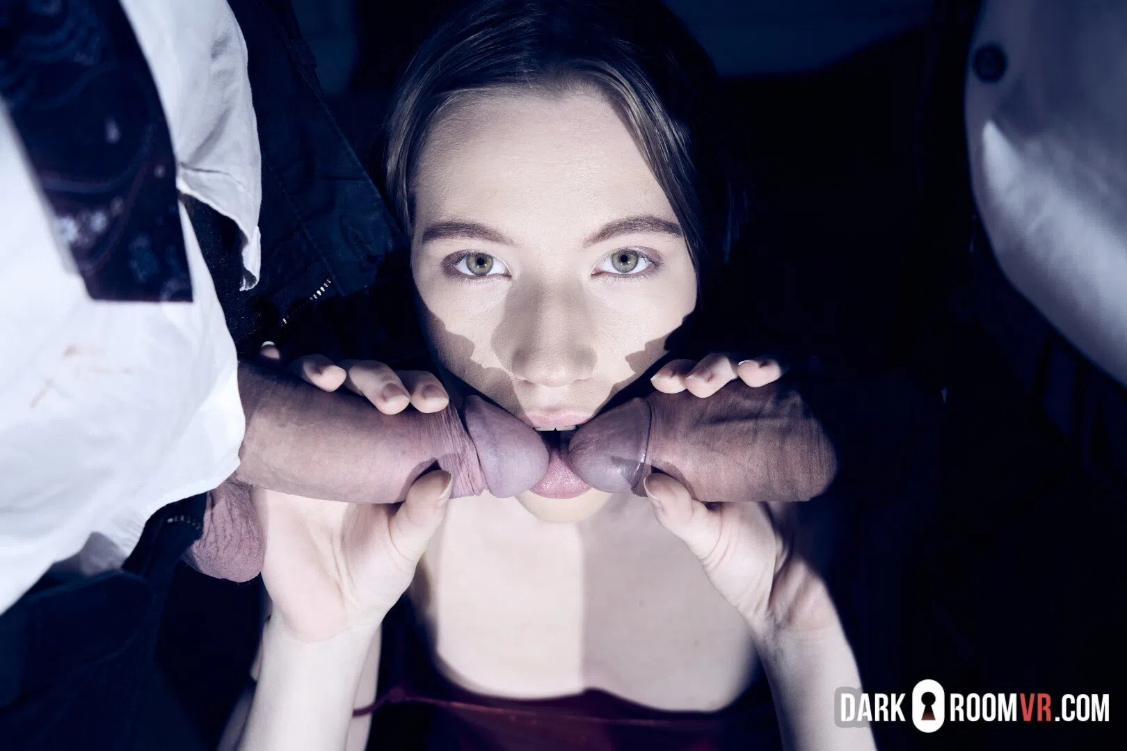 maya-sinn-dark-room-vr-200764 Of Page 1-4.webp