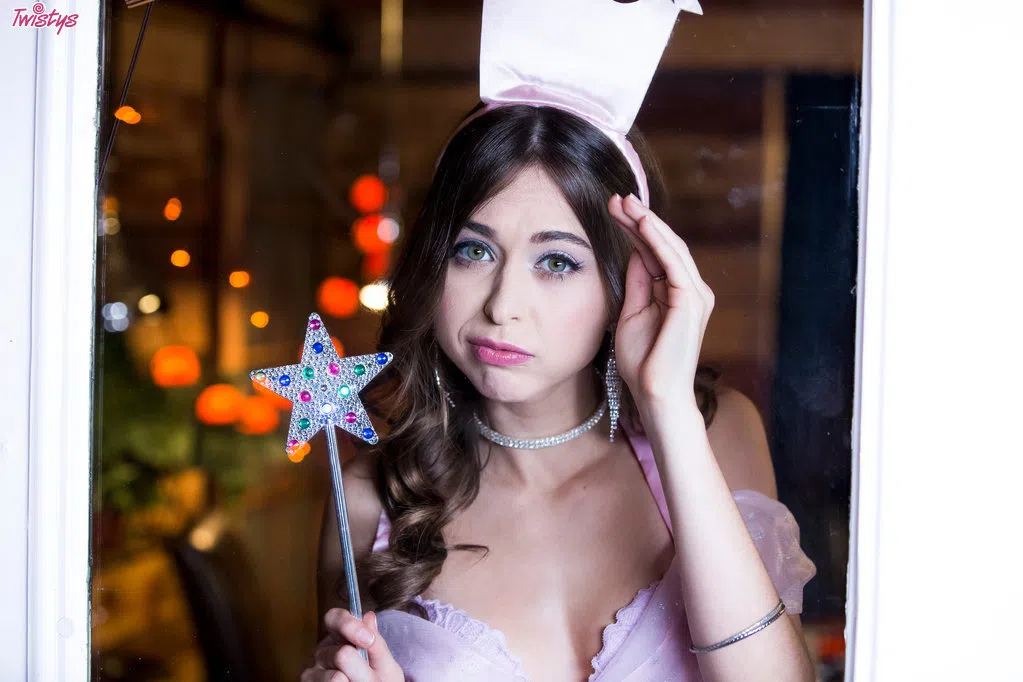 riley-reid-in-turning-tricks-twistys-34170 Of Page 1-1.webp