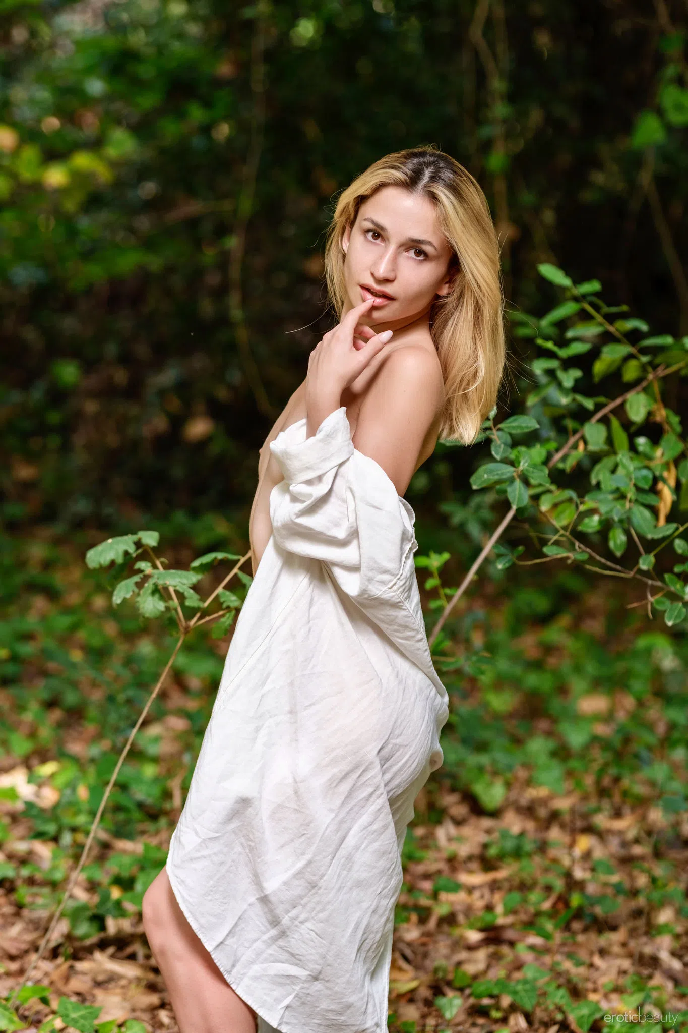 susie-erotic-beauty-184214 Of Page 1-5.webp