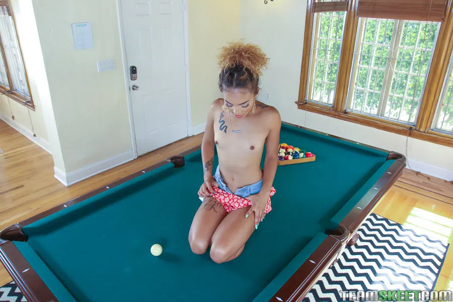 xianna-hill-exxxtra-small-33028 Of Page 1-3.webp