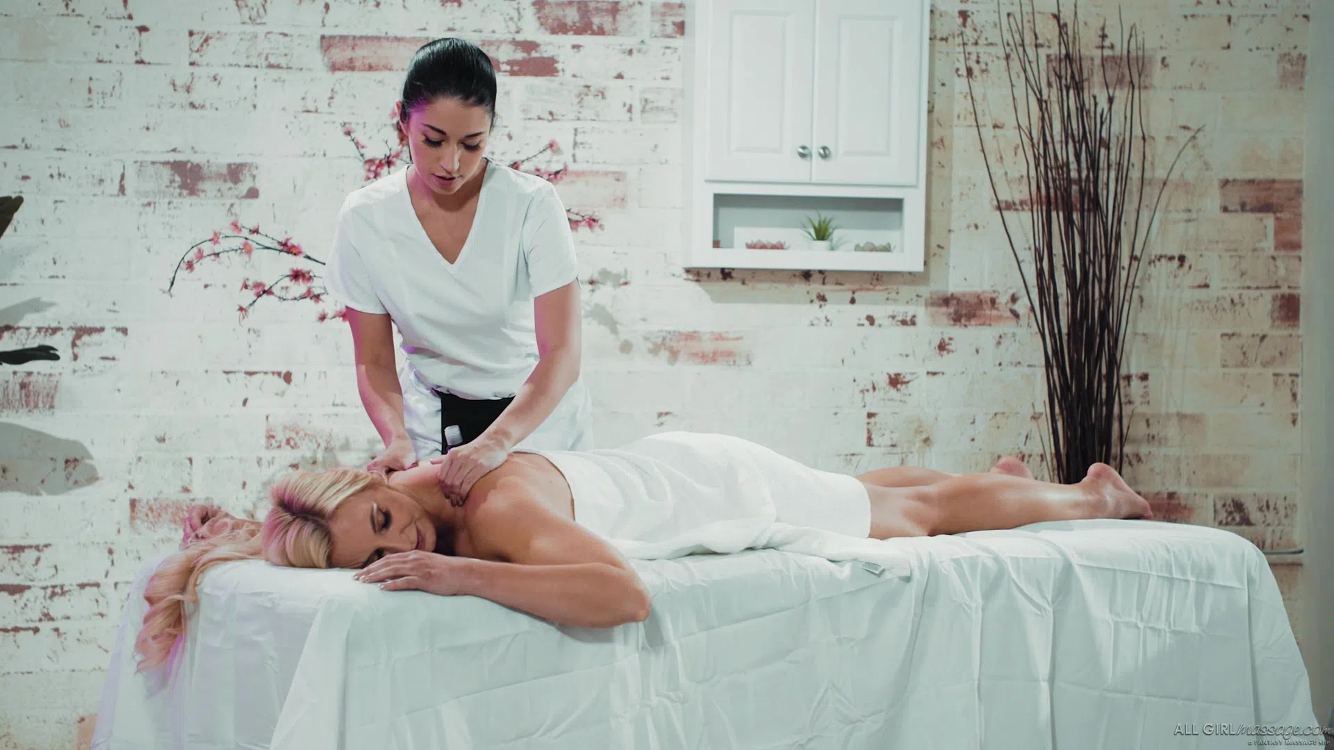 alex-coal-sophia-west-all-girl-massage-103896 Of Page 1-1.webp