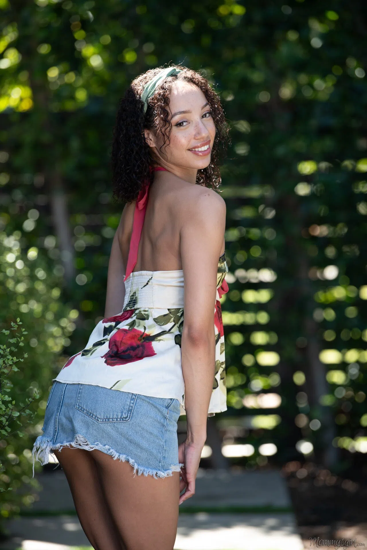alexis-tae-chloe-surreal-sophia-locke-brooke-barclays-mommy-s-girl-169021 Of Page 1-2.webp