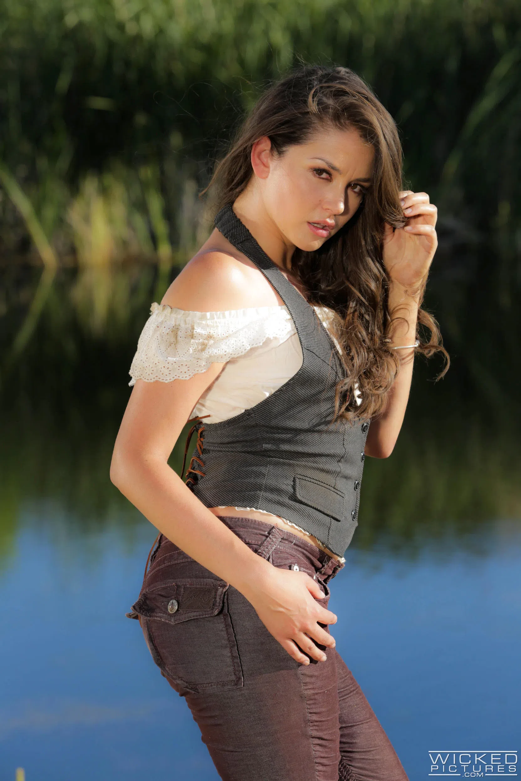 allie-haze-anikka-albrite-stormy-daniels-wanted-6448 Of Page 2-7.webp