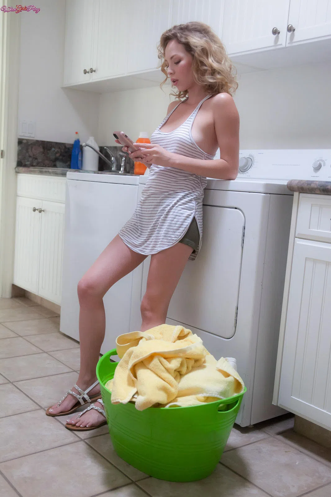 angel-smalls-bridgette-b-in-feeling-the-good-vibrations-twistys-18821 Of Page 1-1.webp