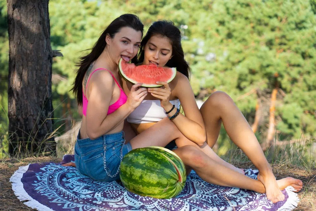 hayli-sanders-foxy-alissa-viv-thomas-109230 Of Page 1-5.webp