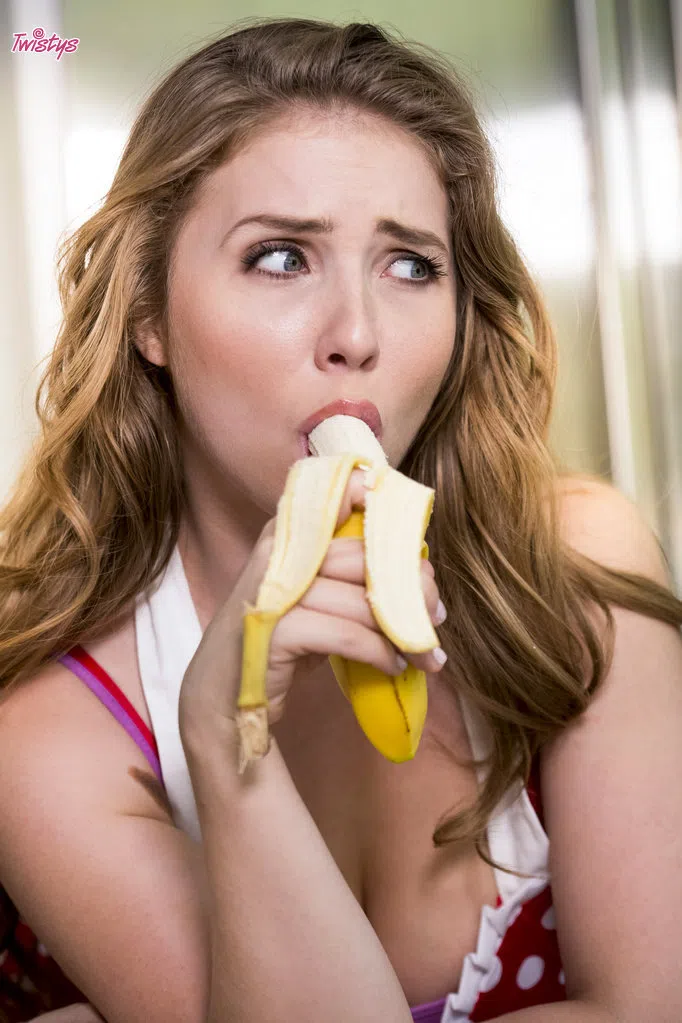 jade-baker-lena-paul-in-cooking-show-conundrum-twistys-48260 Of Page 1-2.webp