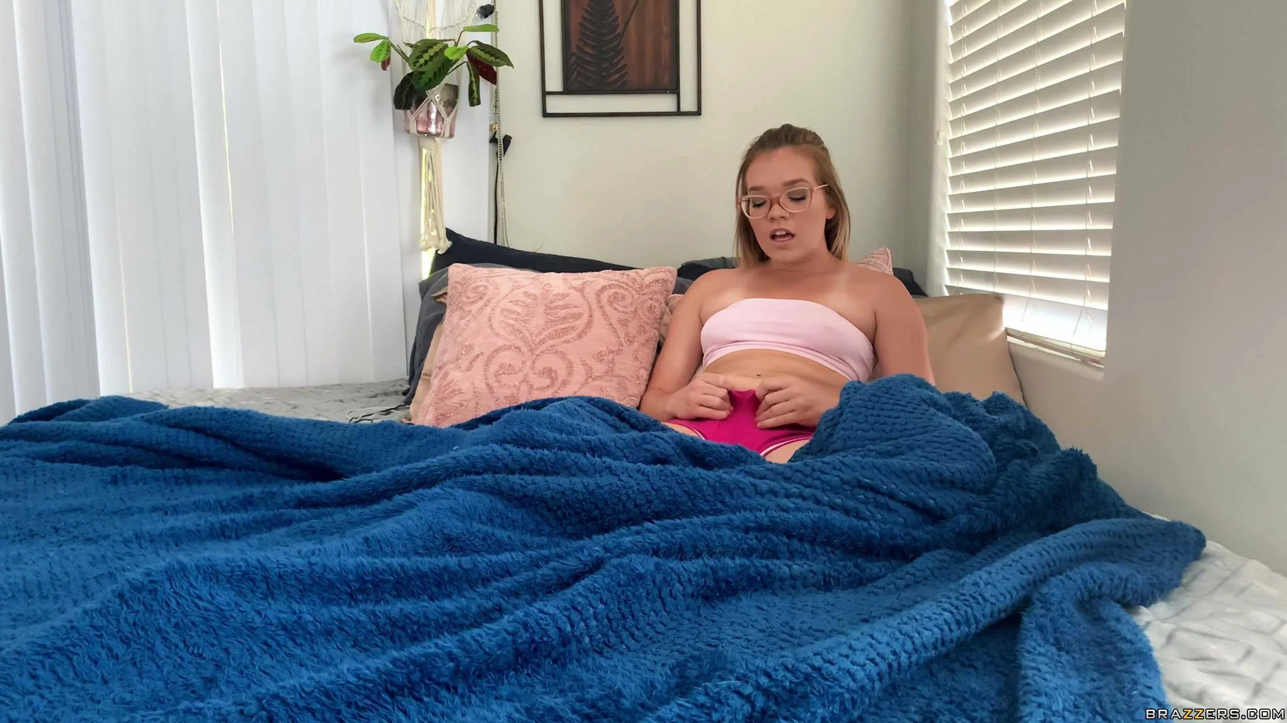 katie-kush-kenzie-madison-day-with-a-pornstar-79684 Of Page 1-1.webp