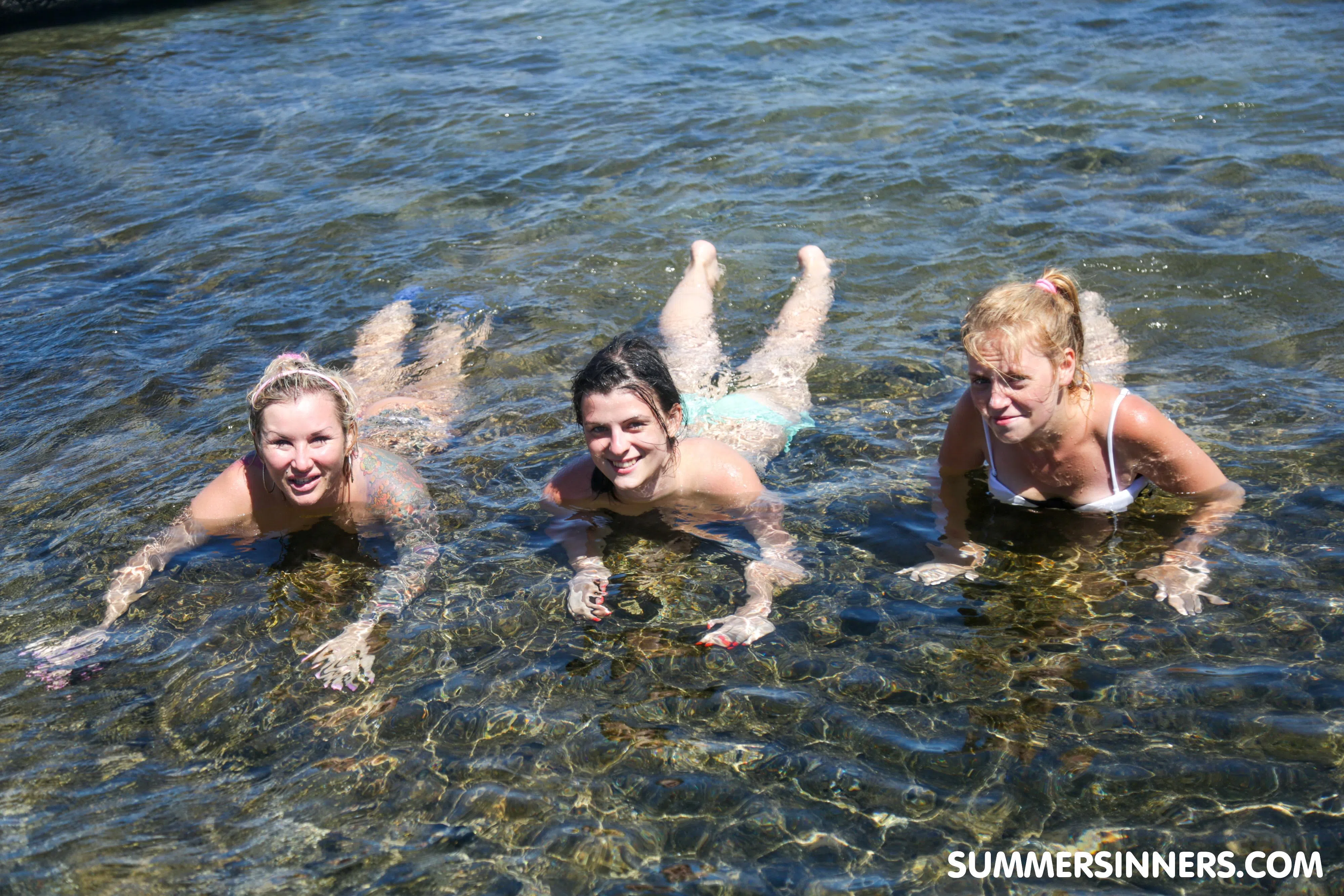 silvia-dellai-daisy-lee-lady-bug-tereza-summer-sinners-101550 Of Page 1-5.webp