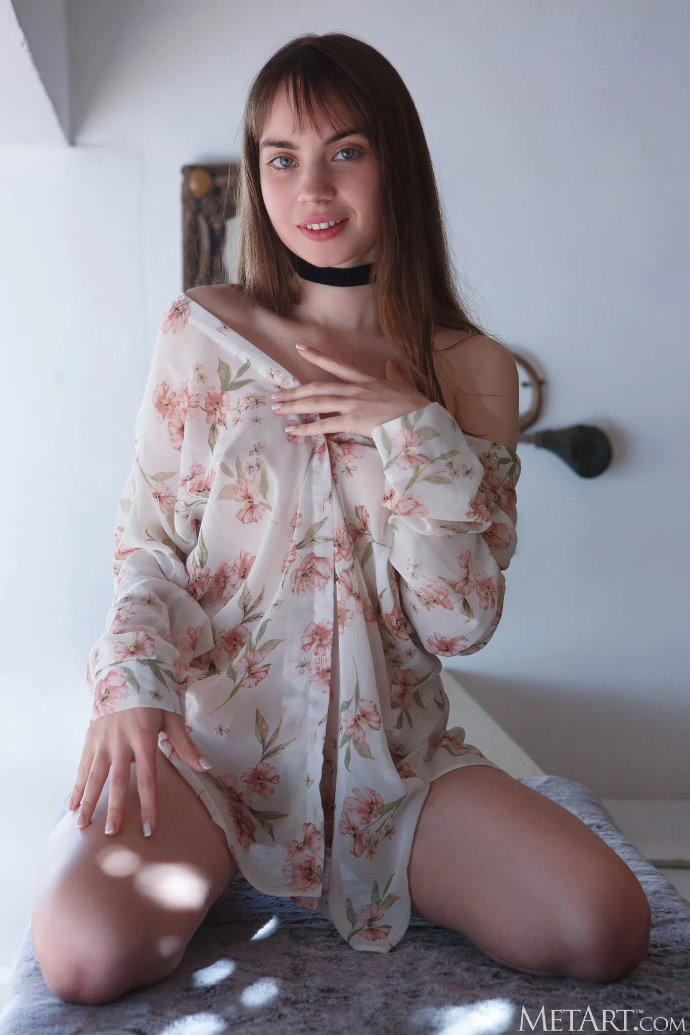 sofy-bee-metart-184320 Of Page 1-1.webp