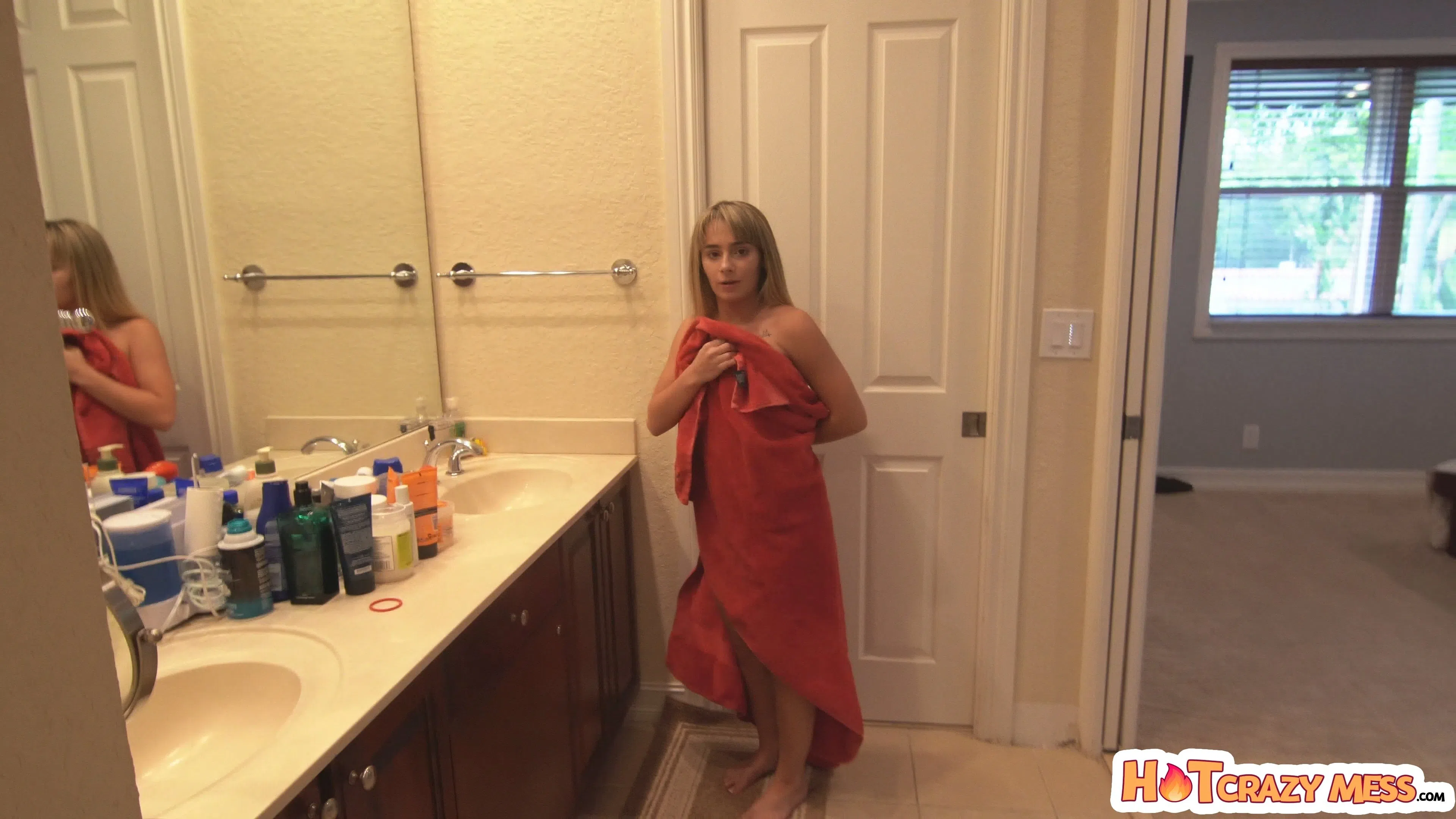 anna-mae-hot-crazy-mess-71920 Of Page 1-1.webp