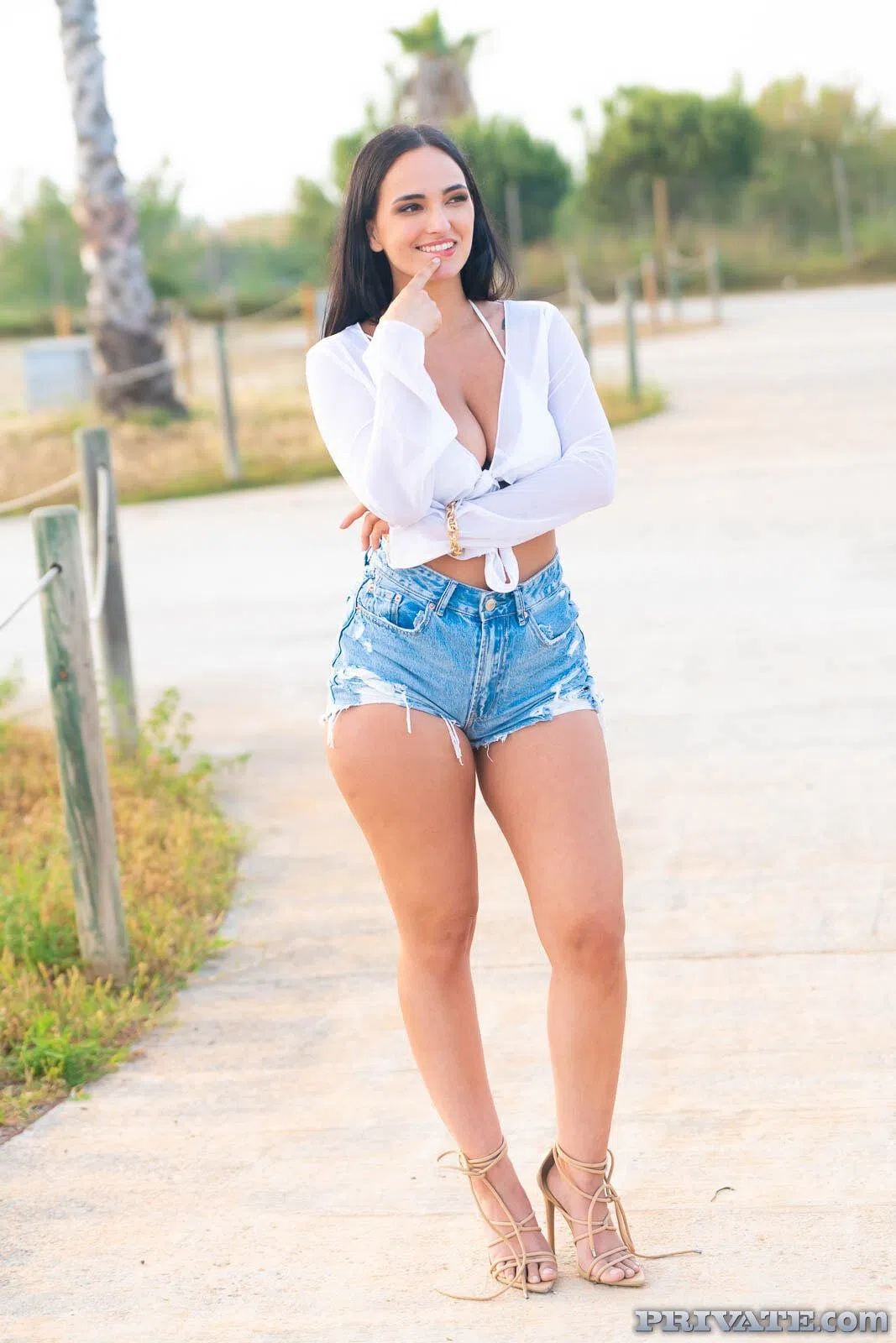 claudia-bavel-private-124505 Of Page 1-1.webp