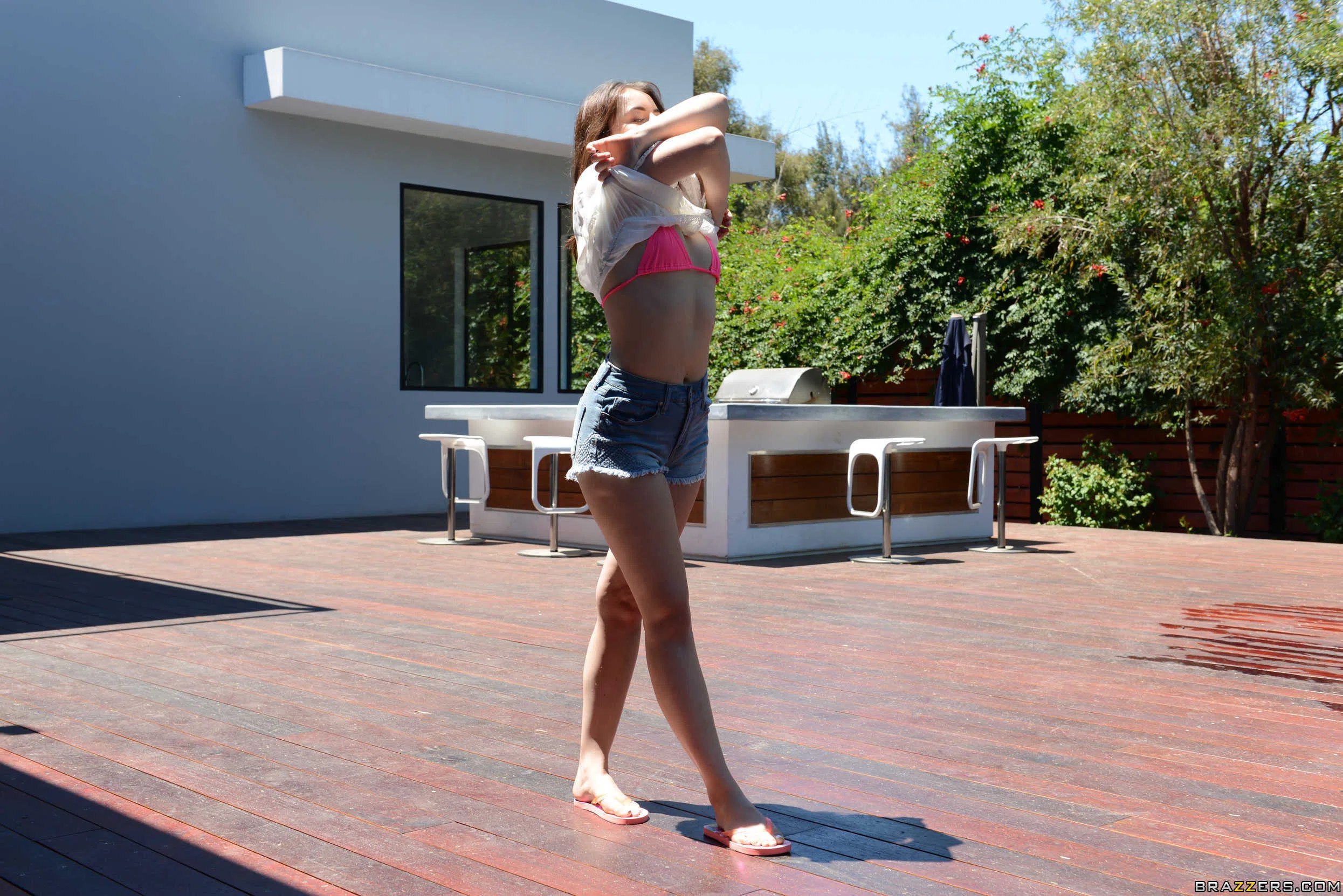 kylie-quinn-teens-like-it-big-18371 Of Page 1-2.webp