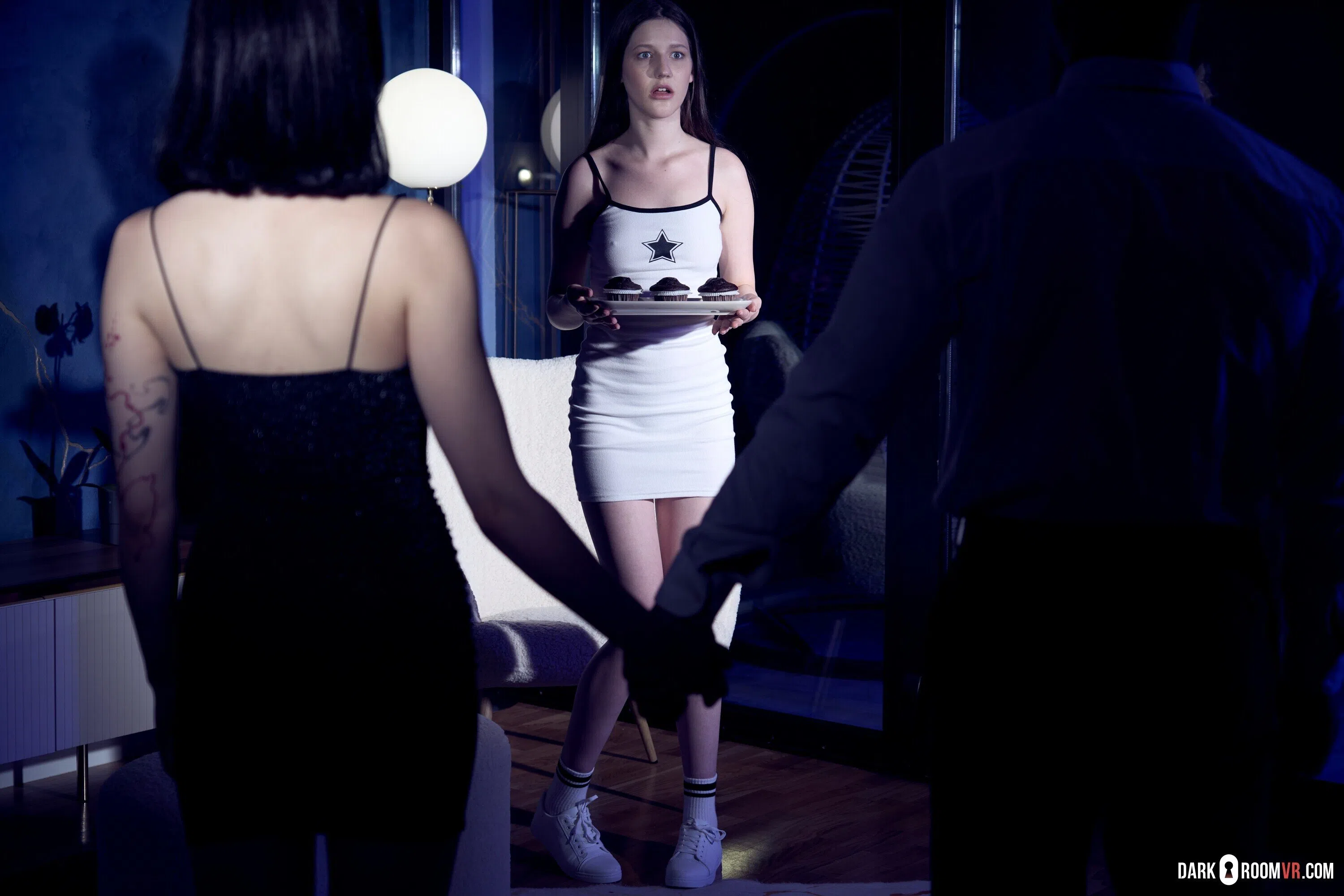 margo-von-teese-ally-horny-dark-room-vr-167512 Of Page 1-2.webp