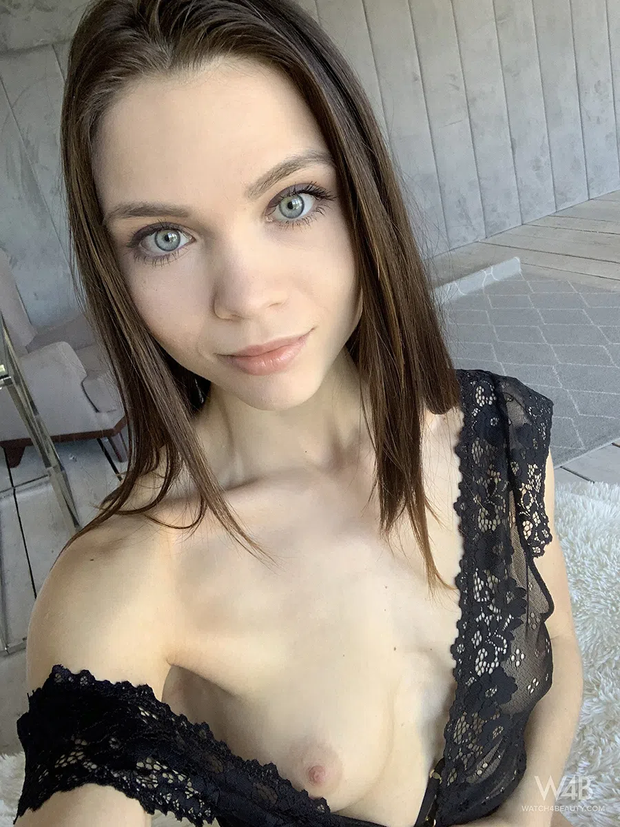 adriana-watch-4-beauty-90021 Of Page 3-12.webp