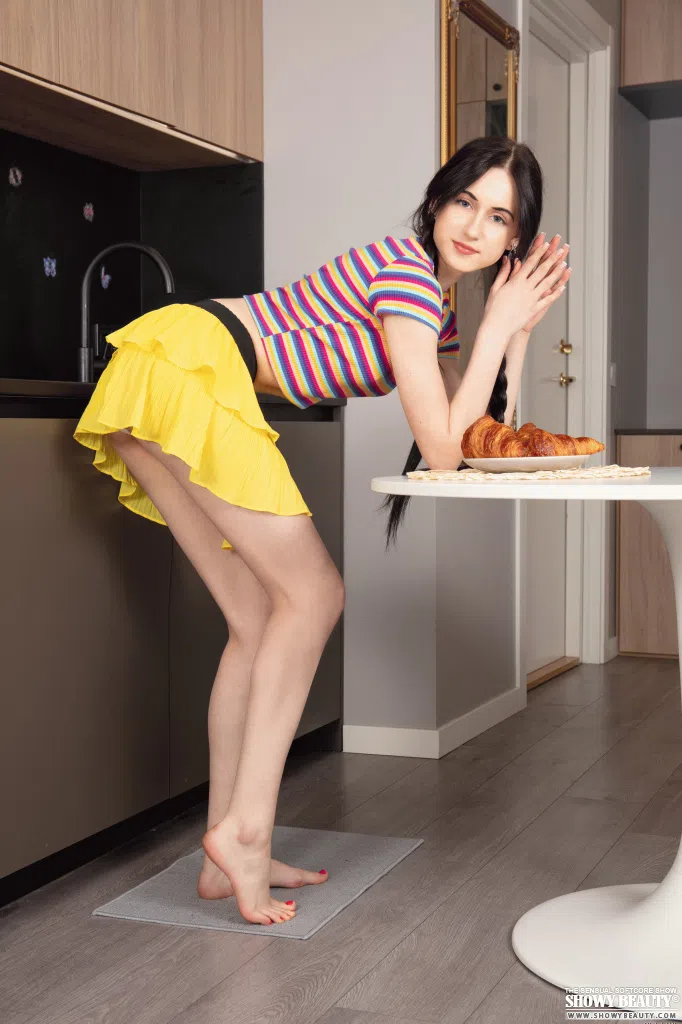 amanda-showy-beauty-190445 Of Page 1-2.webp