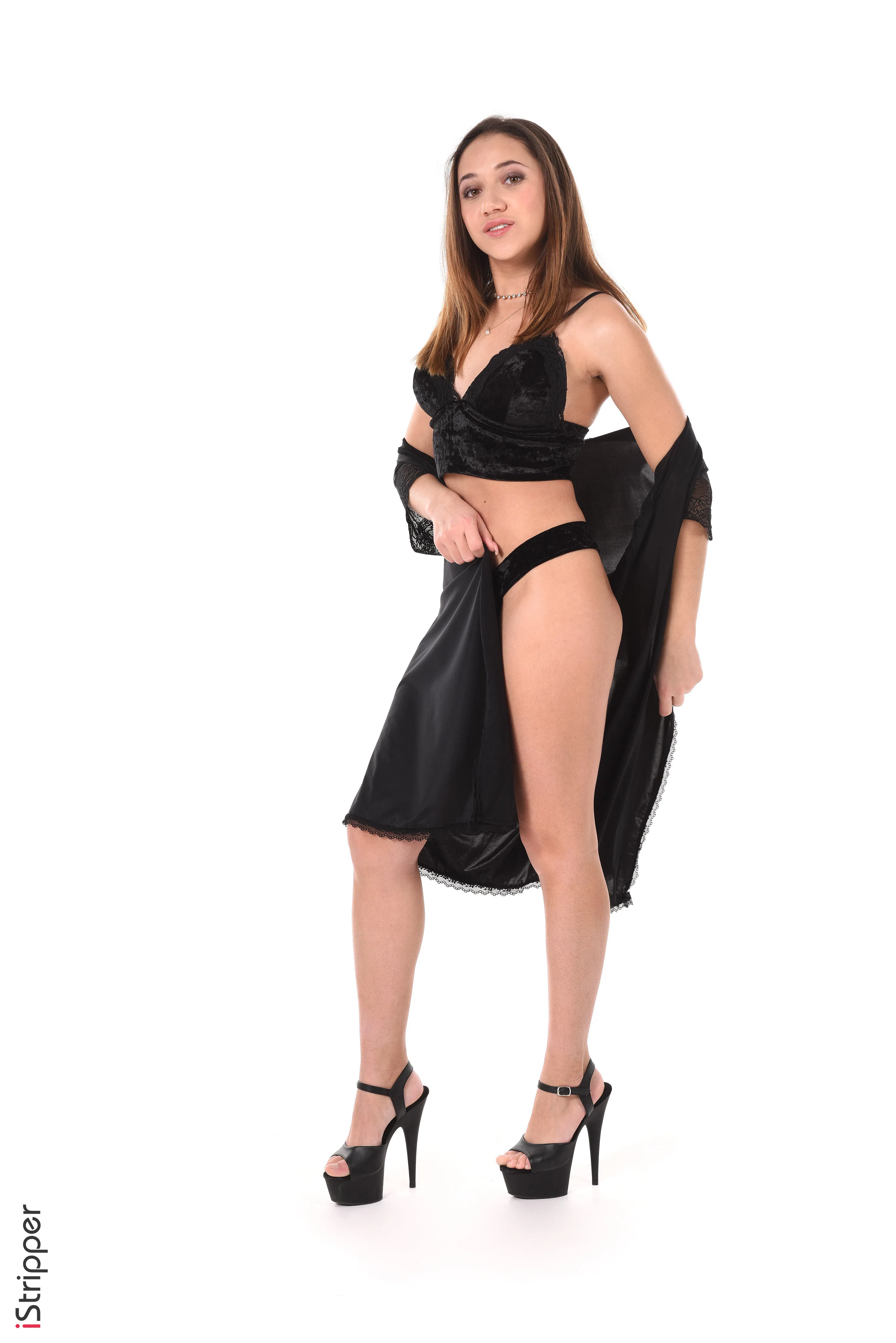 emilia-istripper-98592 Of Page 1-2.webp