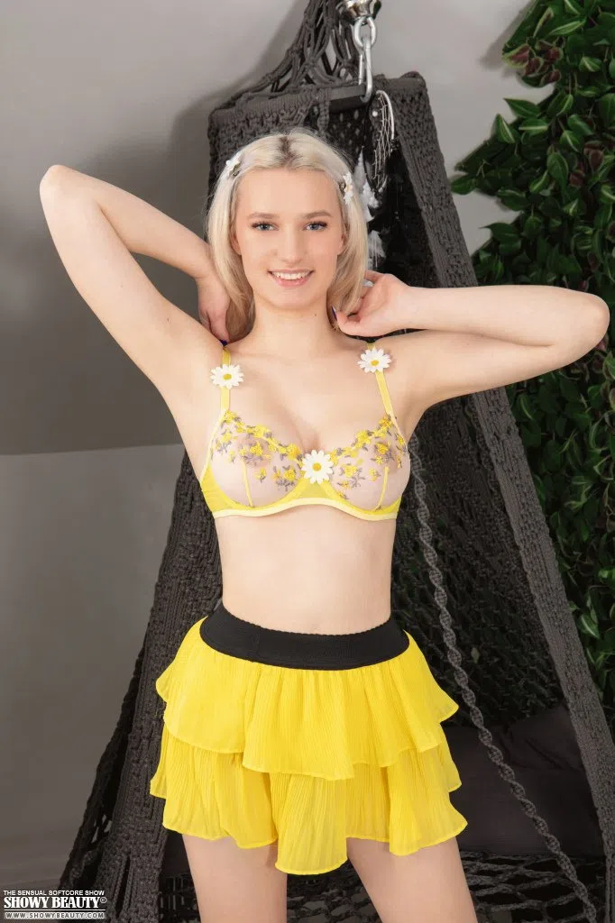 lav-bi-showy-beauty-206216 Of Page 1-1.webp