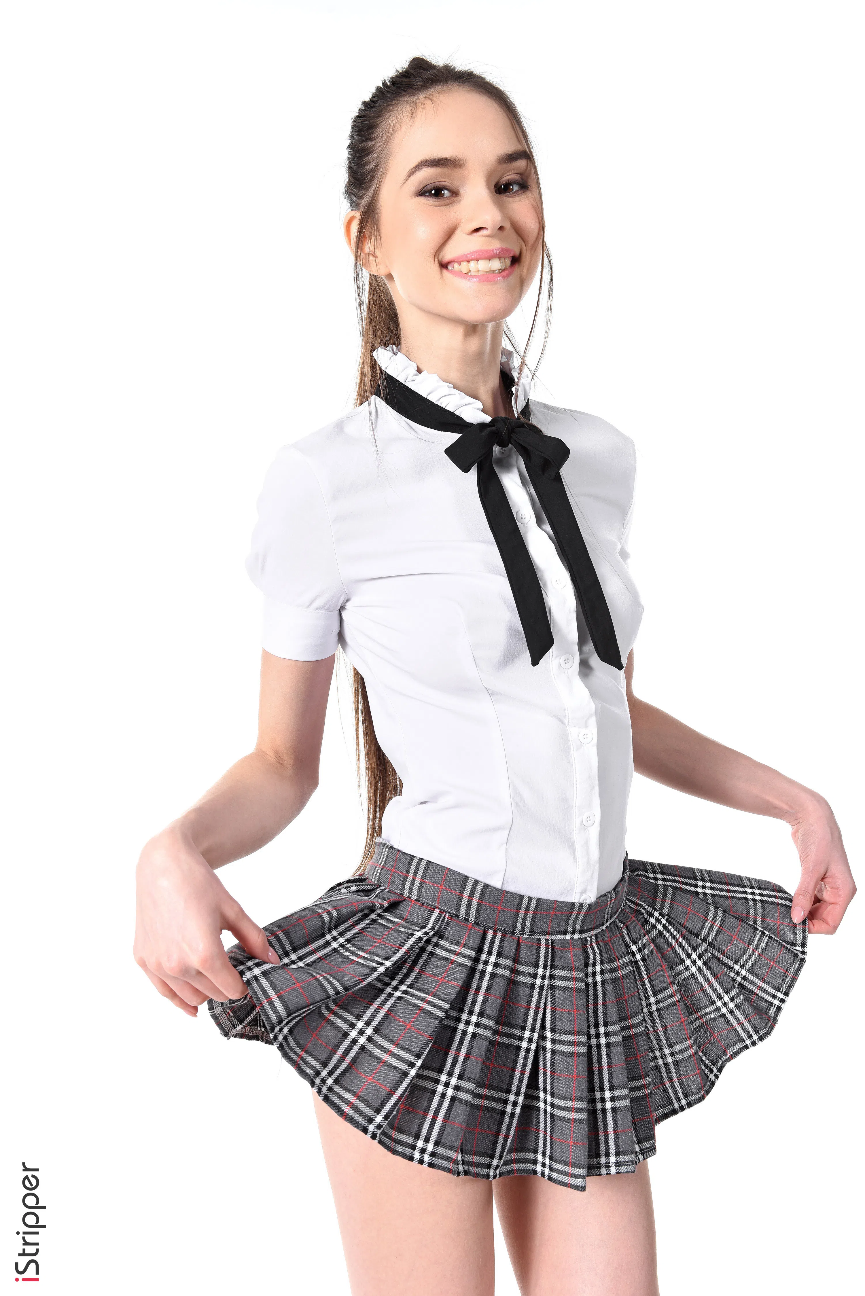 leona-mia-istripper-59479 Of Page 1-2.webp