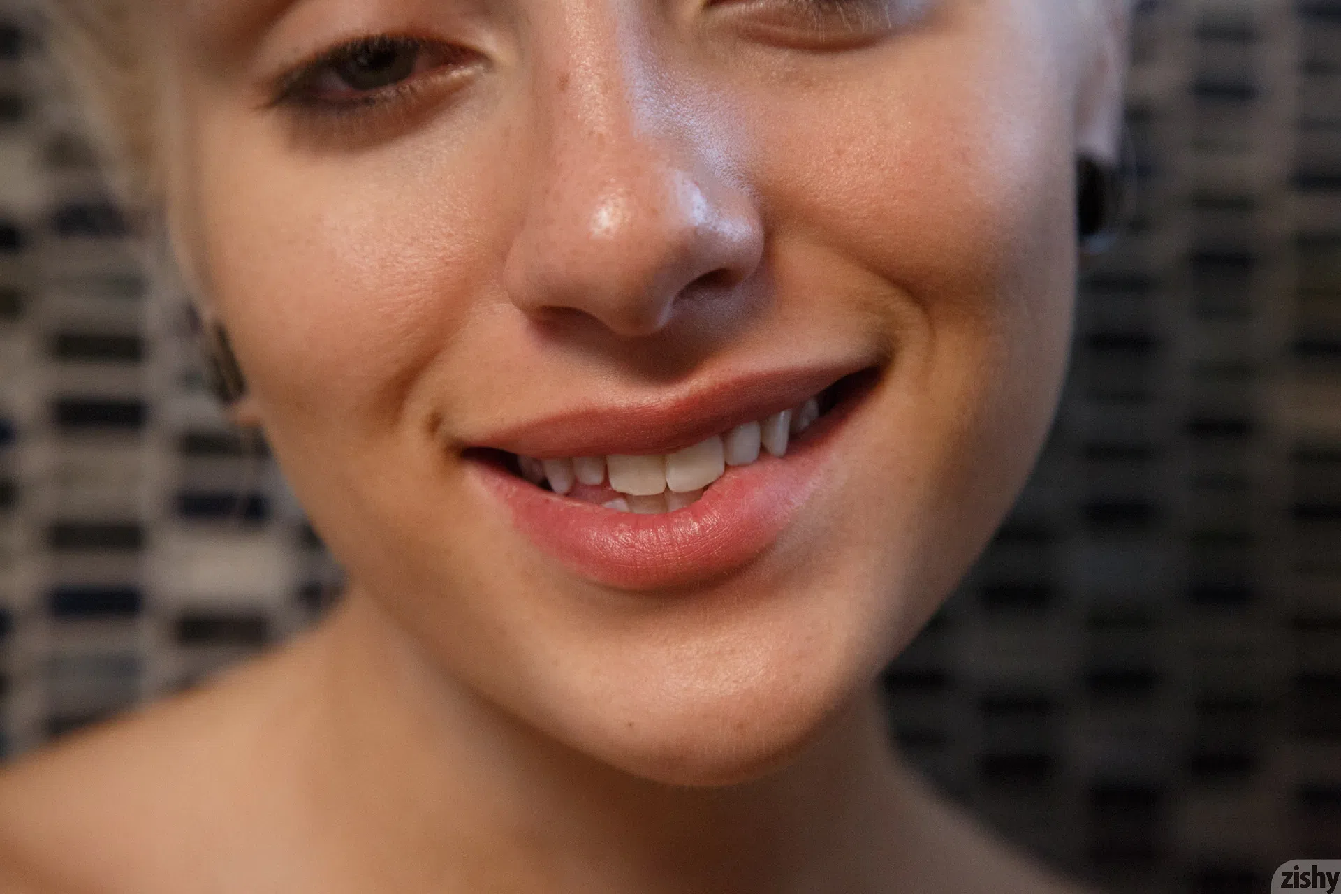 naomi-woods-khaleesi-on-drugs-zishy-41736 Of Page 2-8.webp
