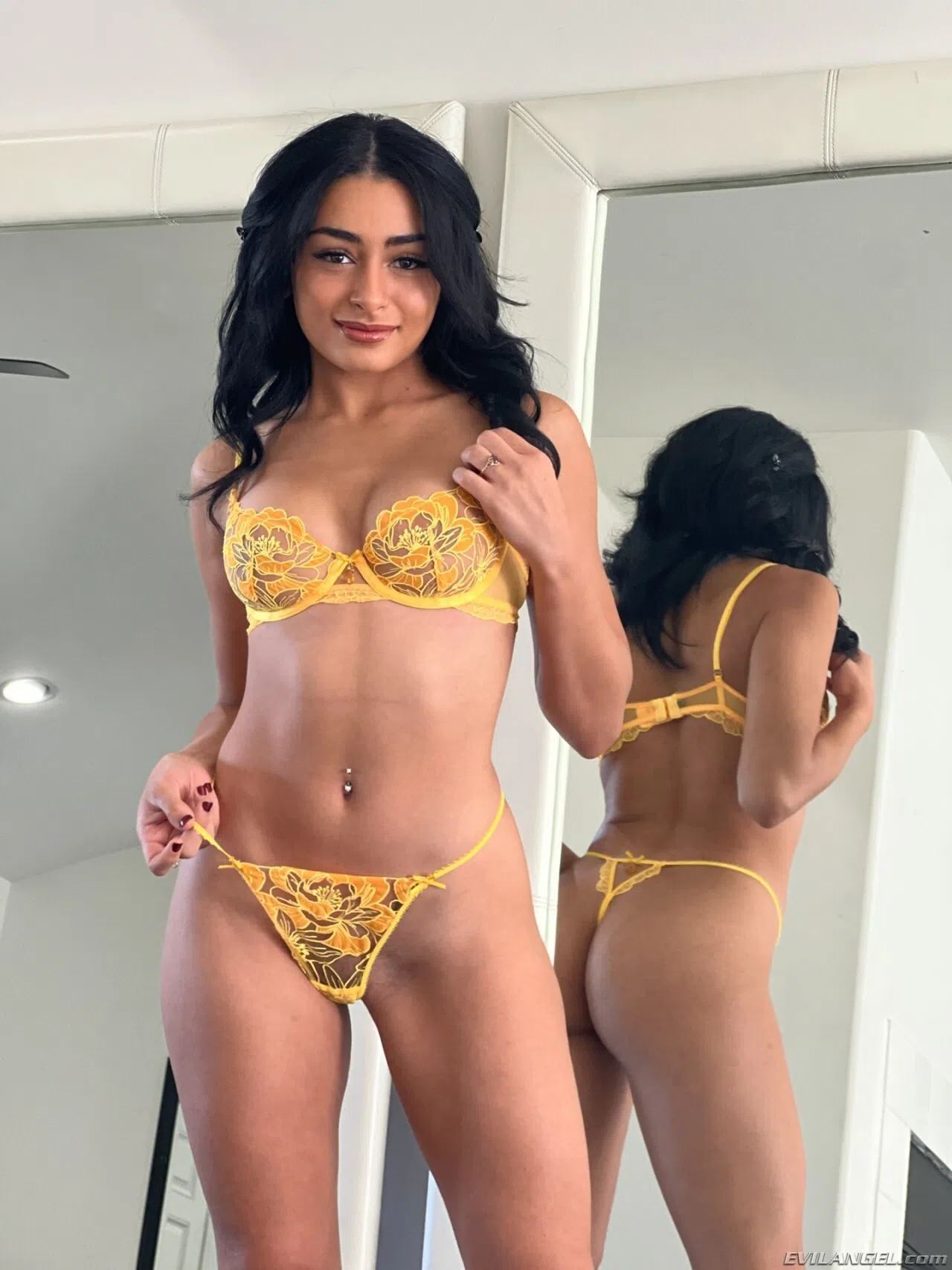 vanessa-moon-uncut-19-132279 Of Page 1-1.webp